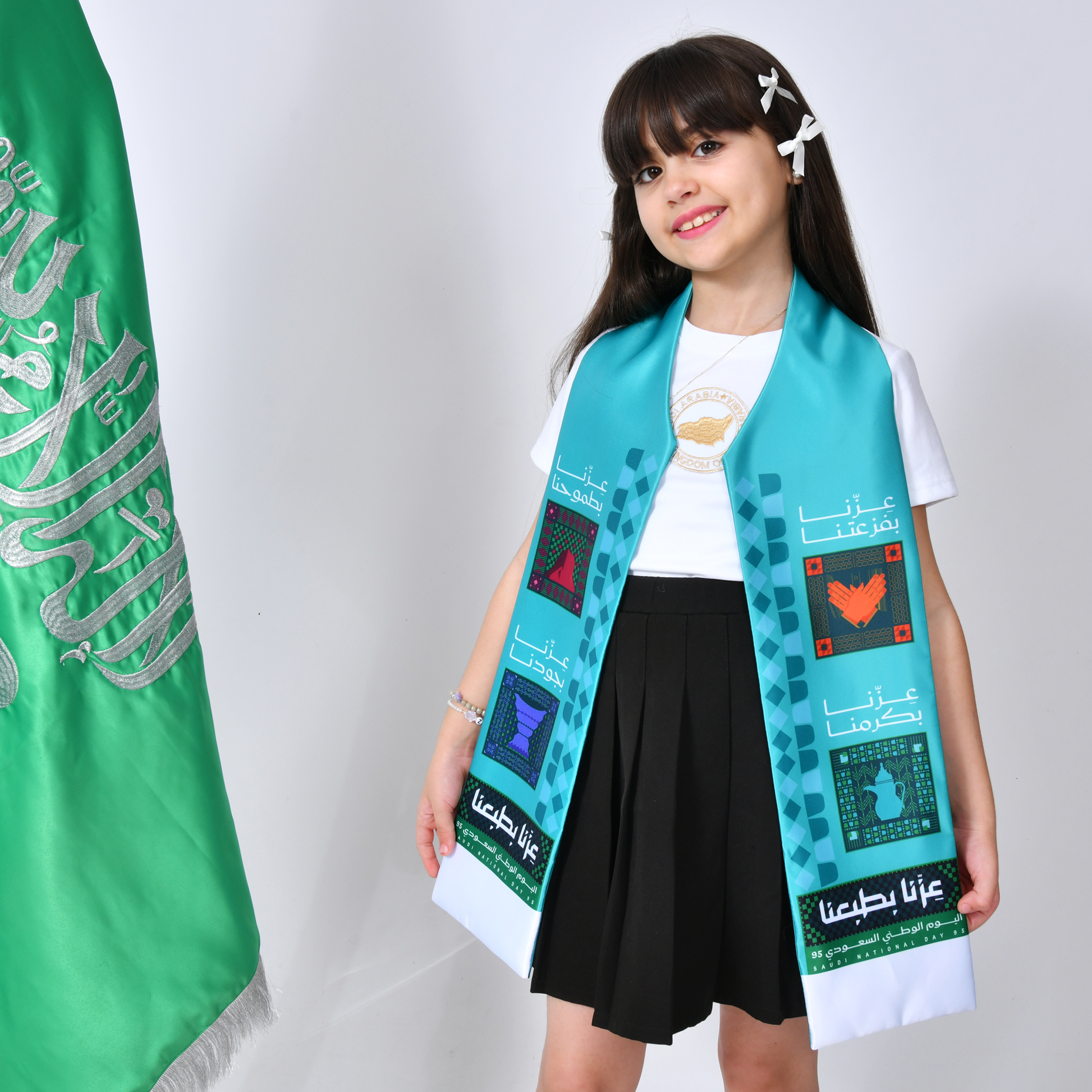  وشاح اليوم الوطني بشعار عزنا بطبعنا (للأولاد والبنات) 