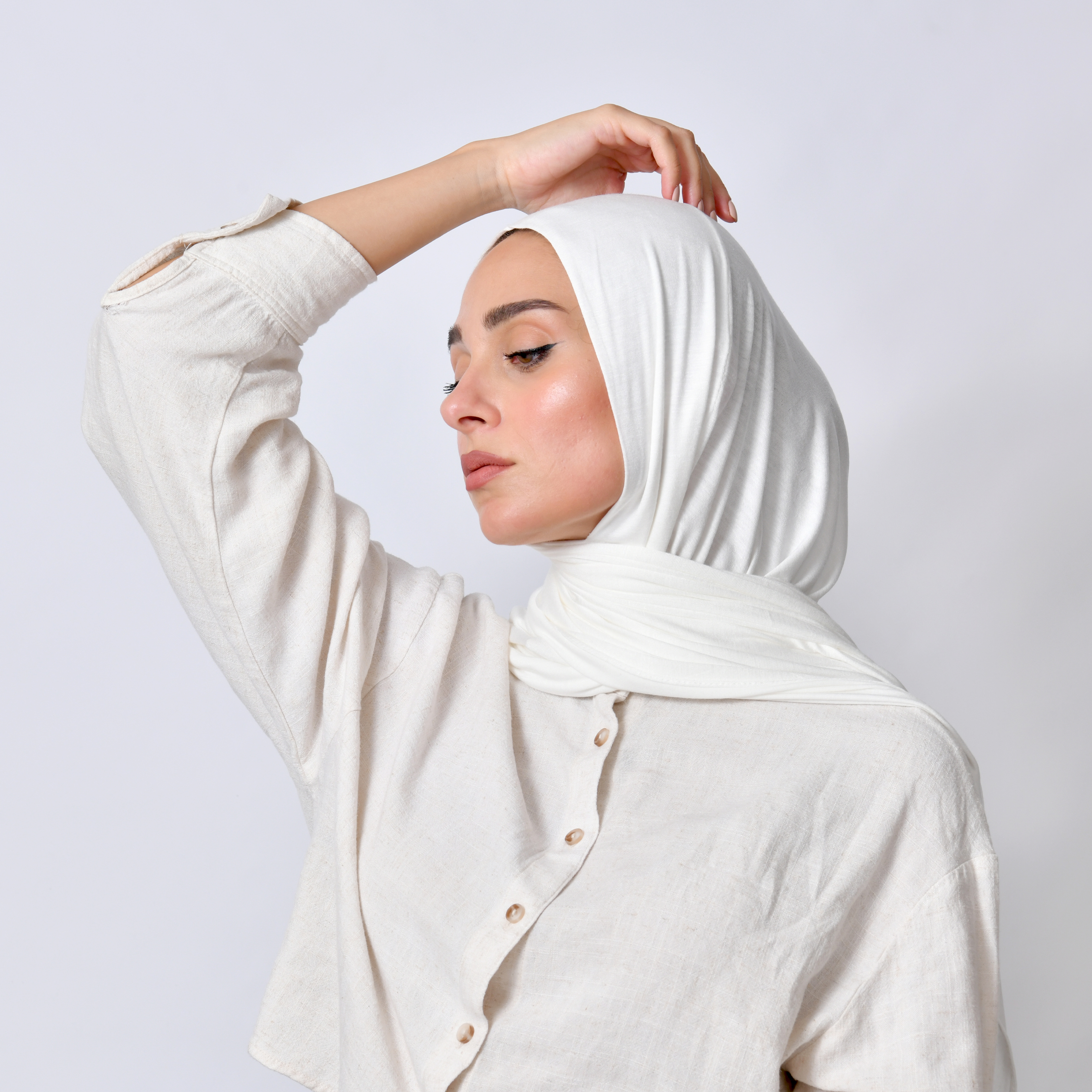  طرحة قطن ناعم بخياطة بالمنتصف - اوف وايت 