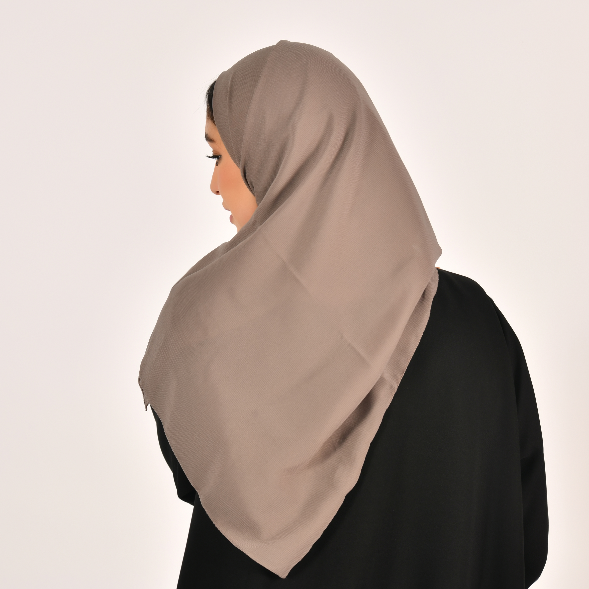  طرحه حرير بلون بني فاتح 