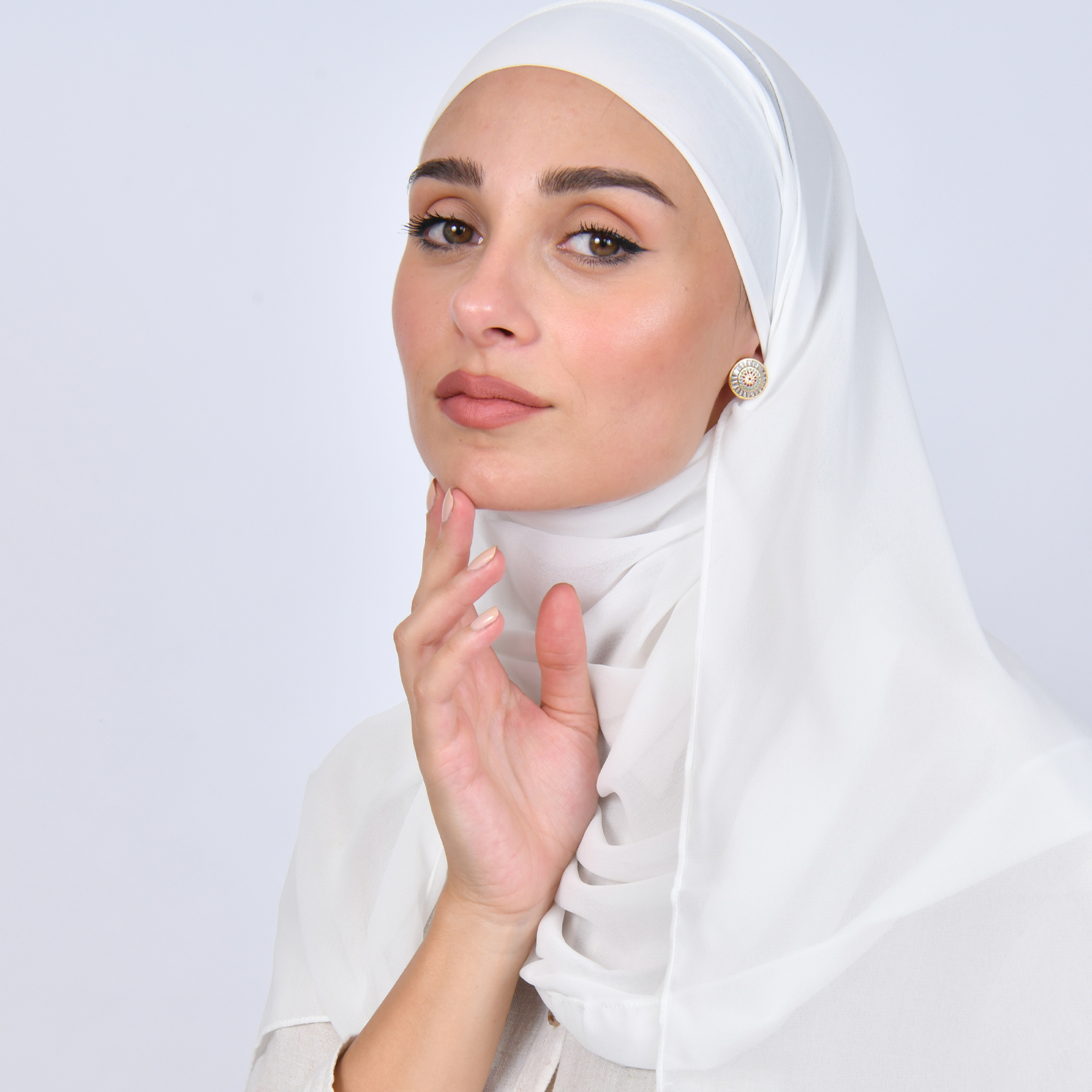  طرحة شيفون بربطة اغلاق - اوف وايت 