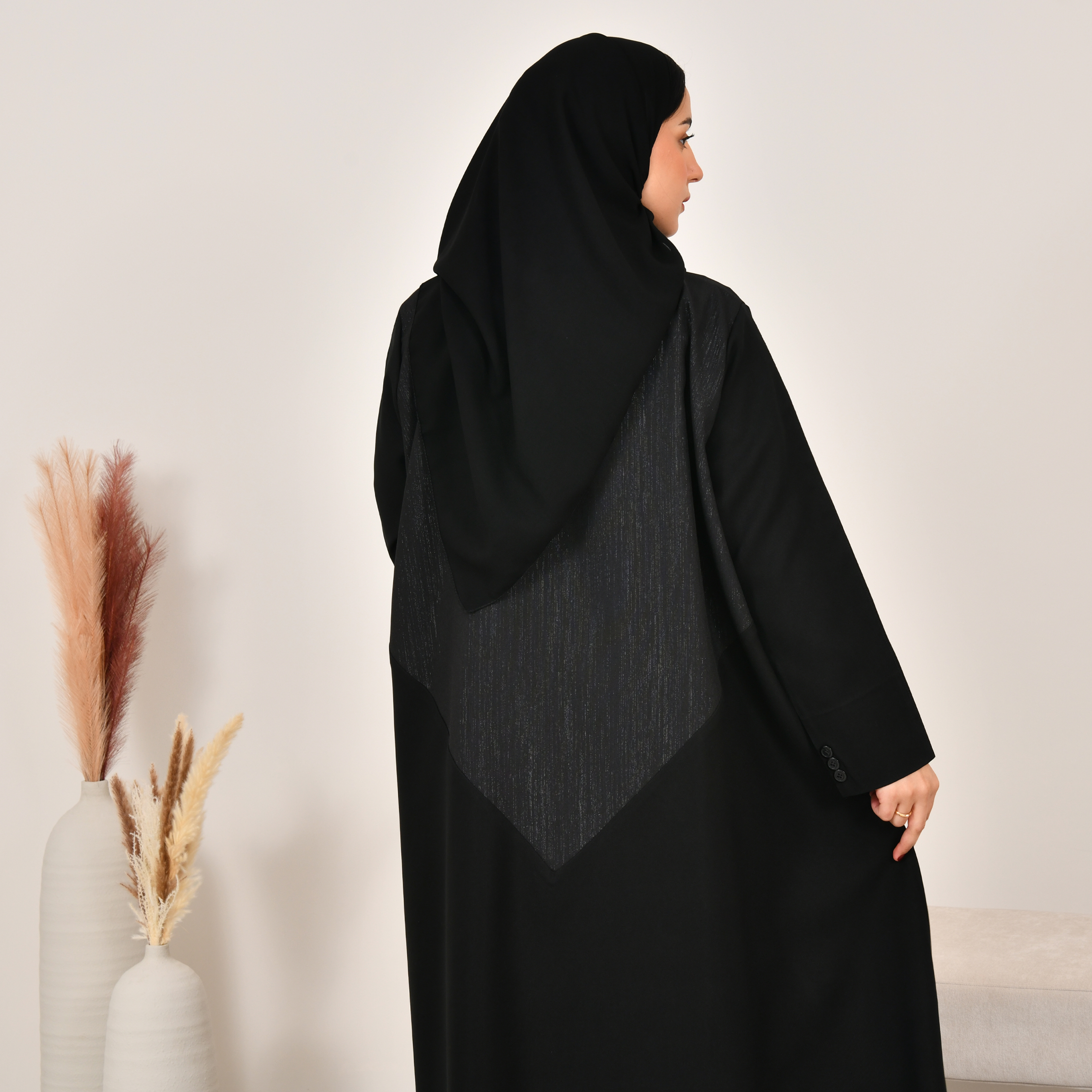  عباية لف كلوش بتطريز اسود انيق على كامل العباية 