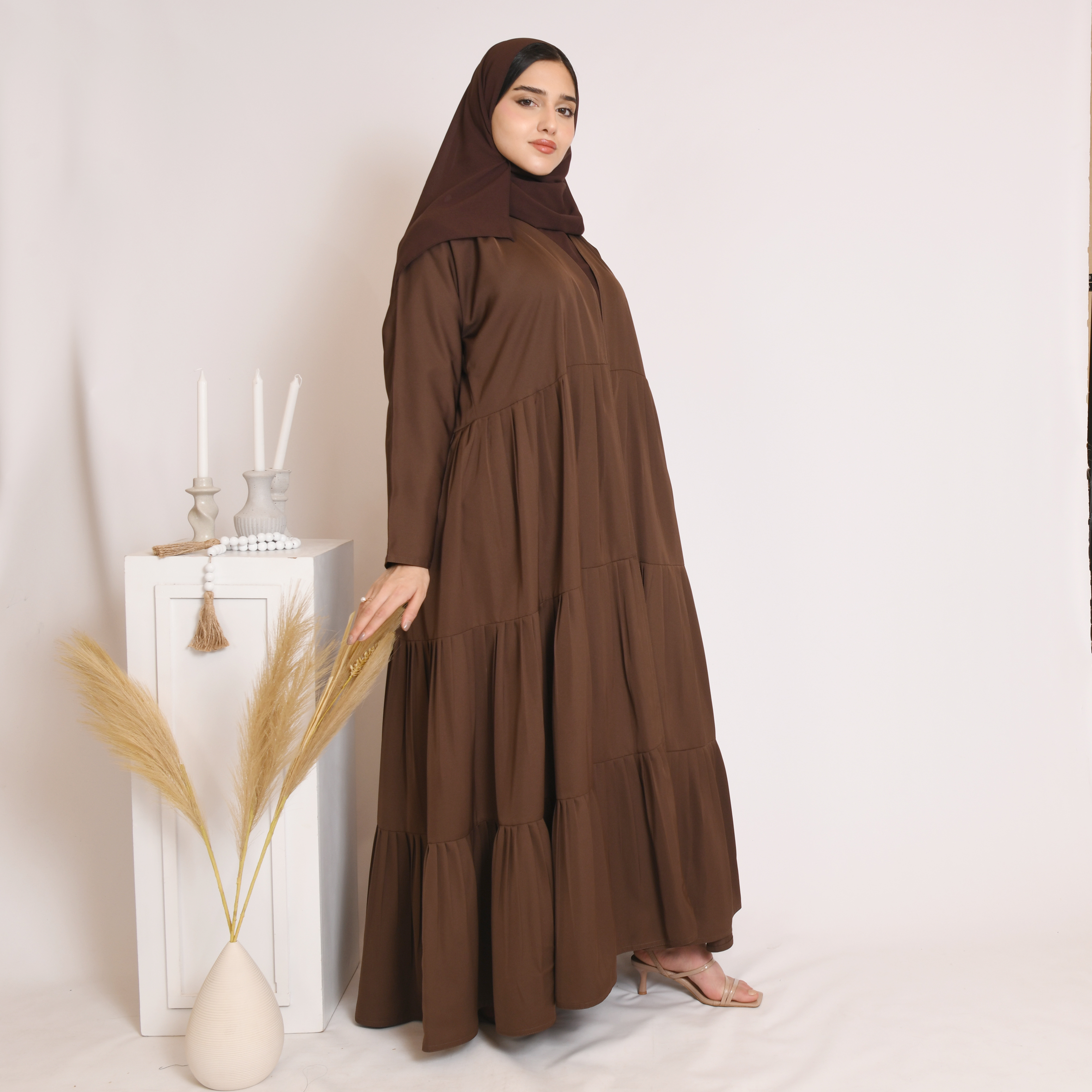  عباية ربع كلوش باللون البني بكسرات  