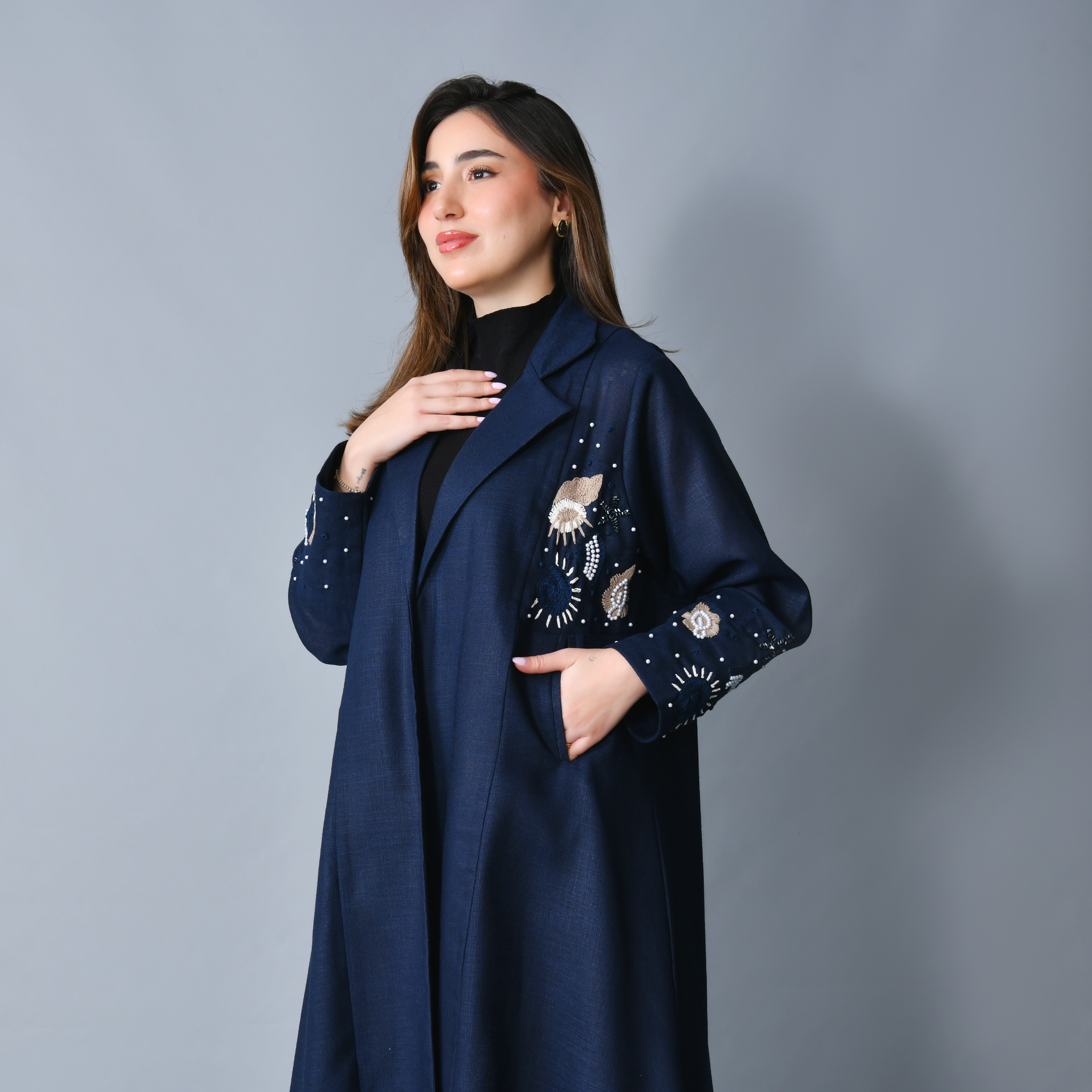  عباية بتصميم بليزر غير مبطن بقماش الينن-كحلي 