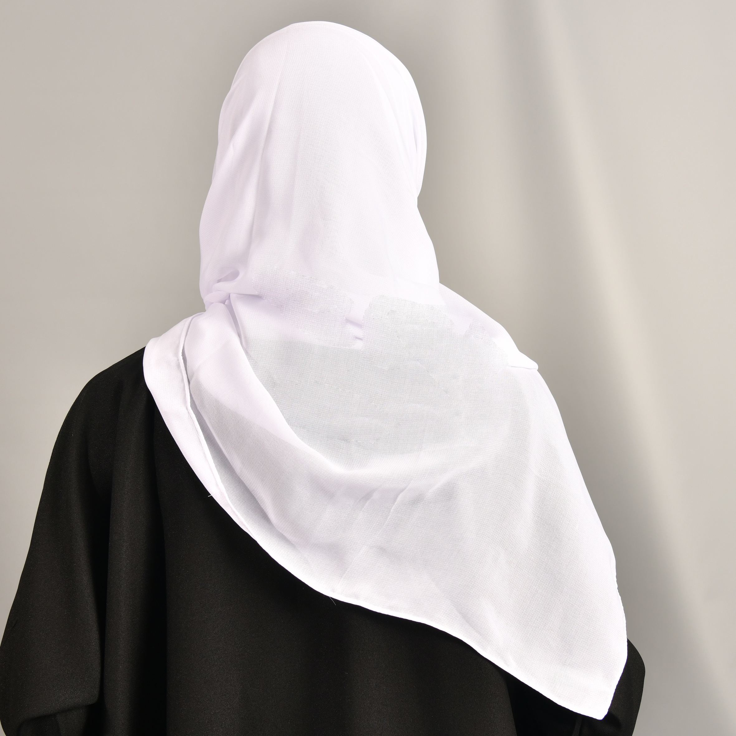  طرحة حرير أبيض 