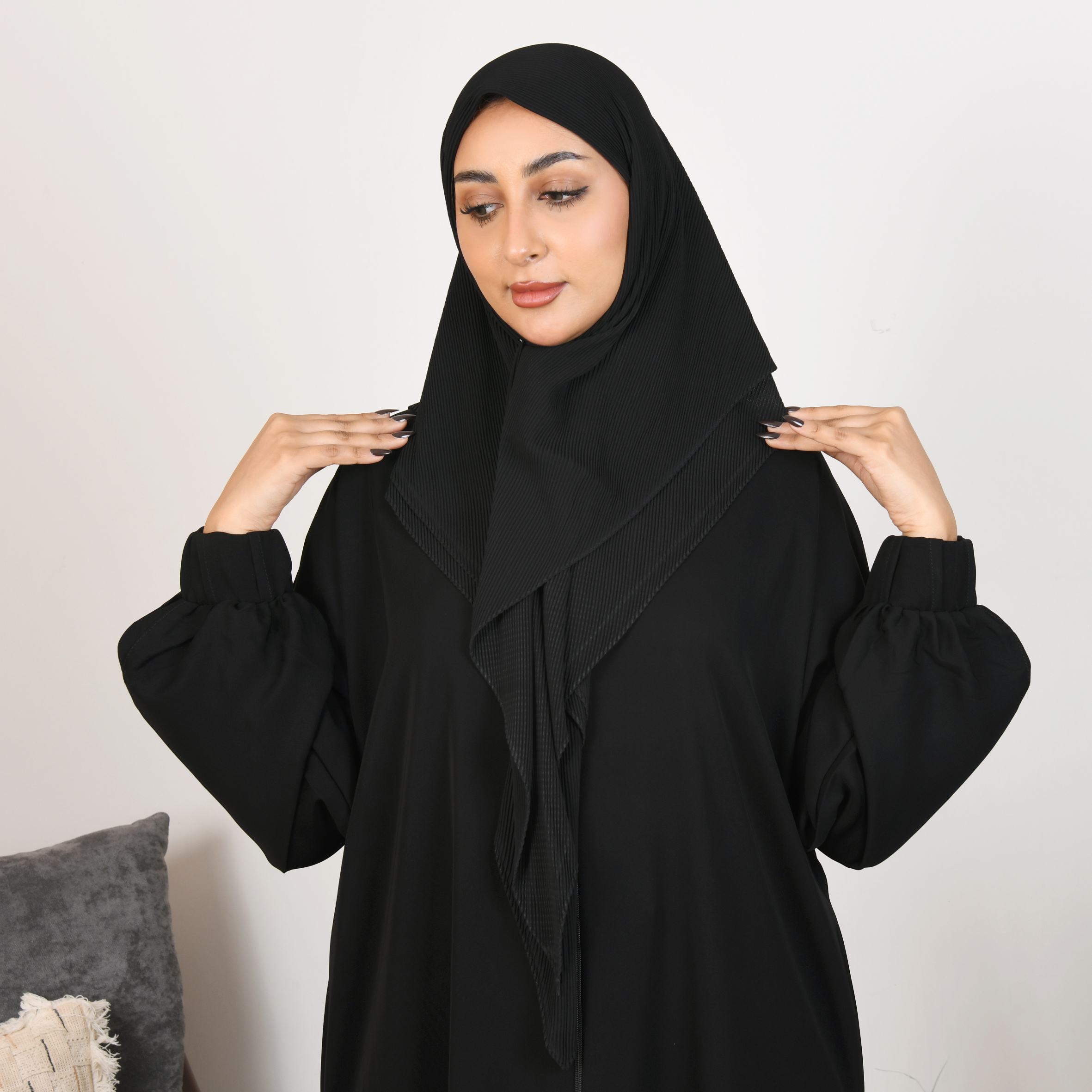  حجاب شيفون مكسر  بشكل مربع 