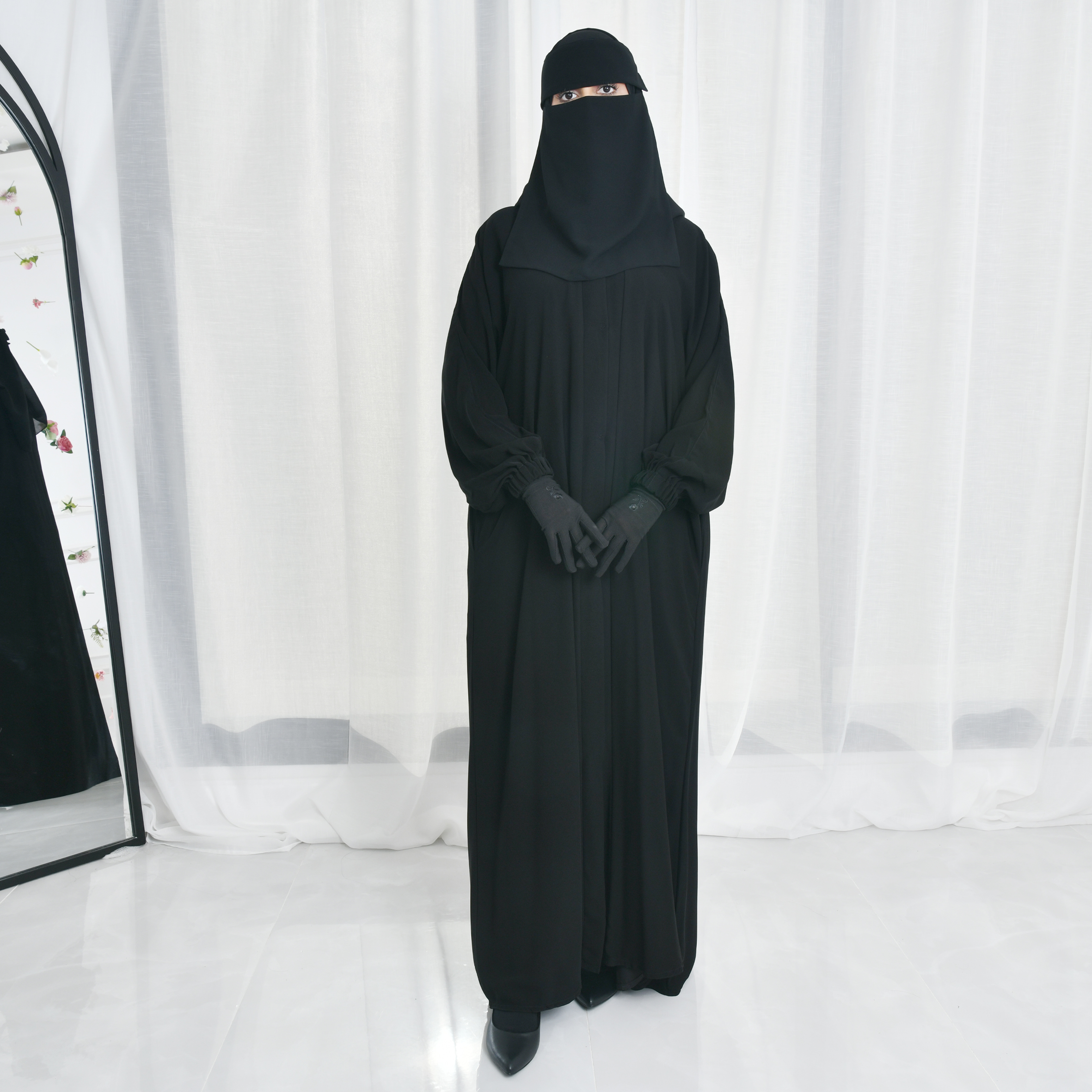  عباية راس سادة مغلقة بطقطق واكمام زم 