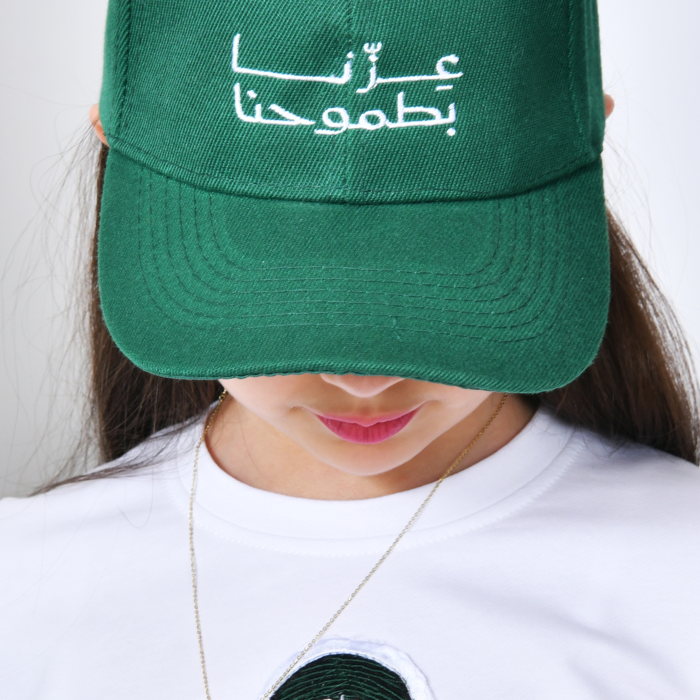  كاب أخضر بتطريز شعار عزنا بطموحنا ( للكبار والصغار) 