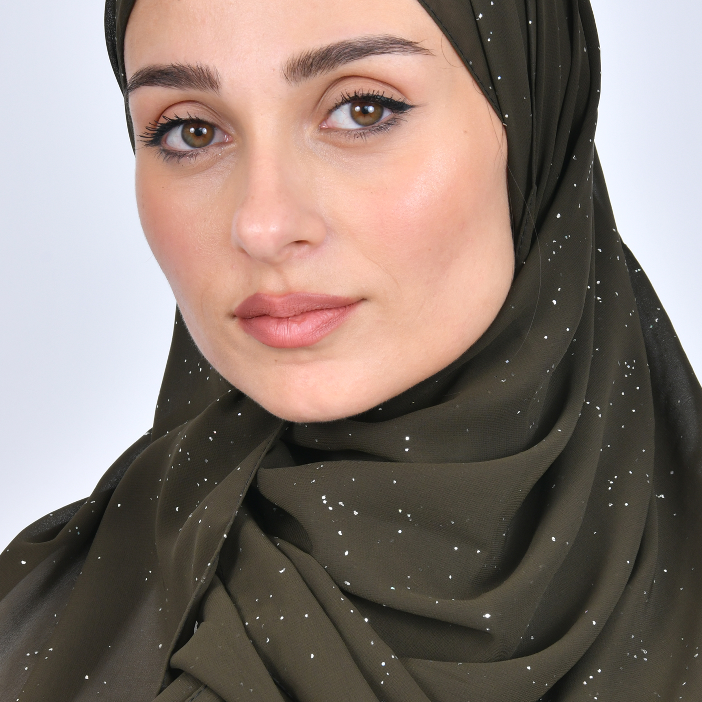  طرحة باللون الاخضر الزيتي بطبعات فضية 
