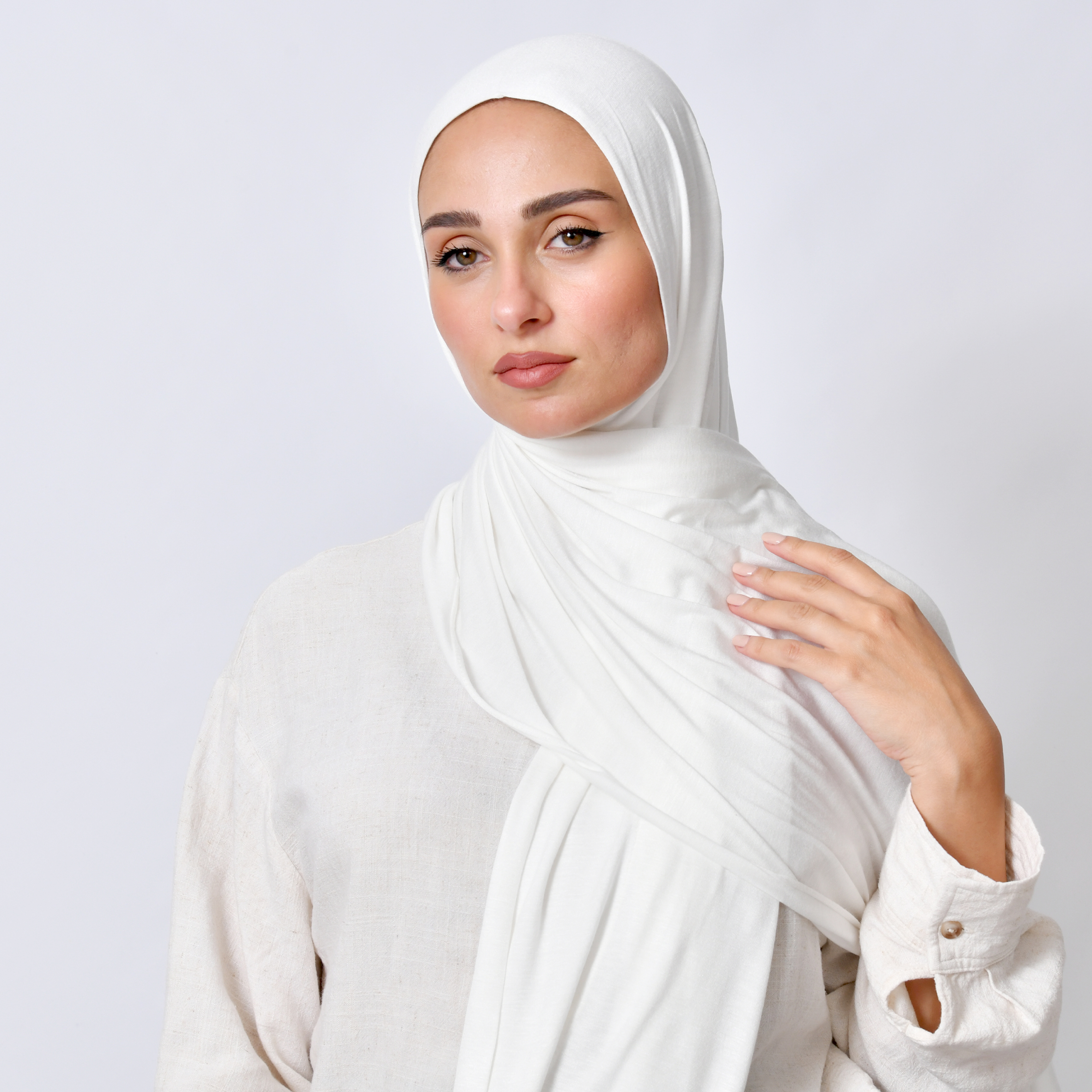  طرحة قطن ناعم بخياطة بالمنتصف - اوف وايت 