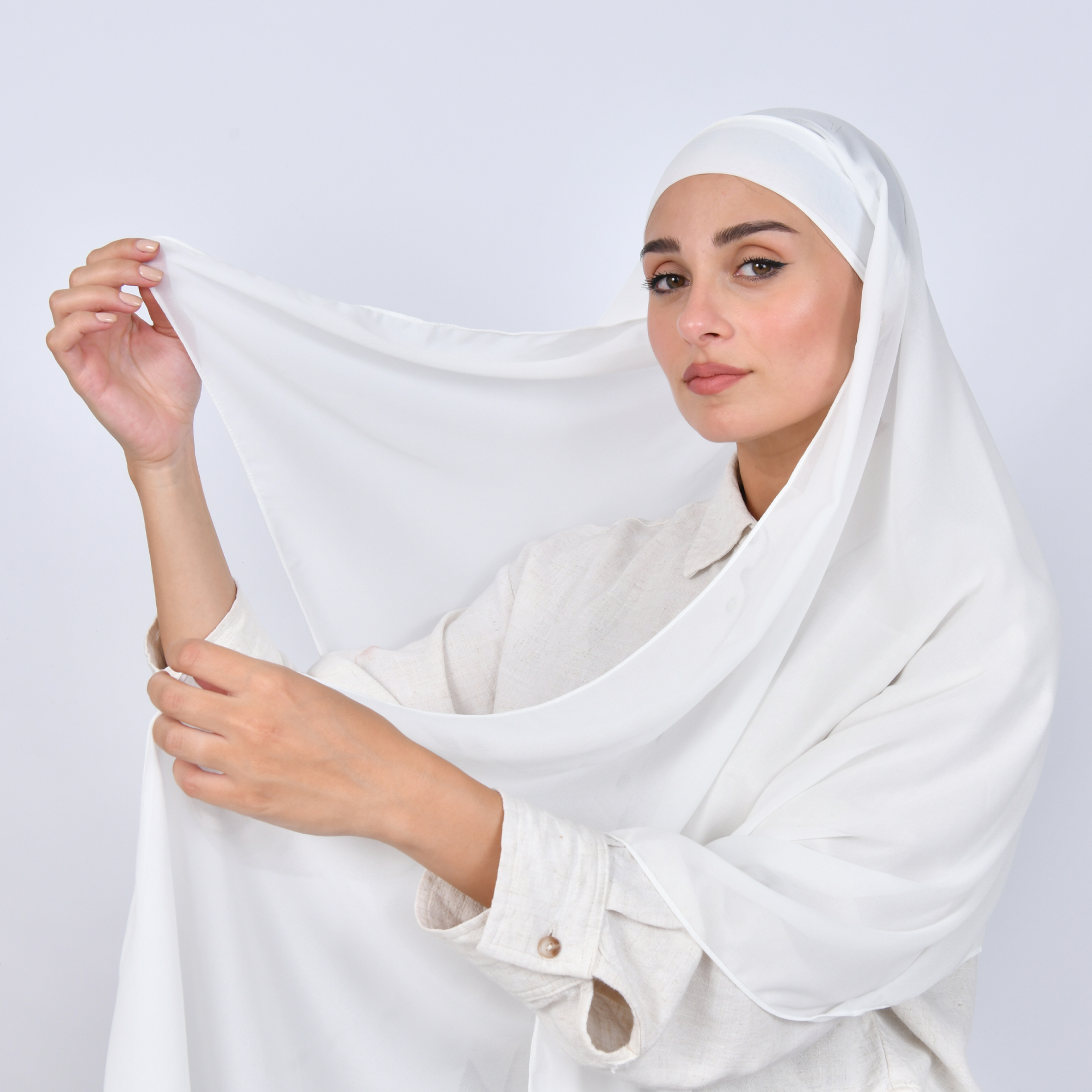  طرحة شيفون بربطة اغلاق - اوف وايت 