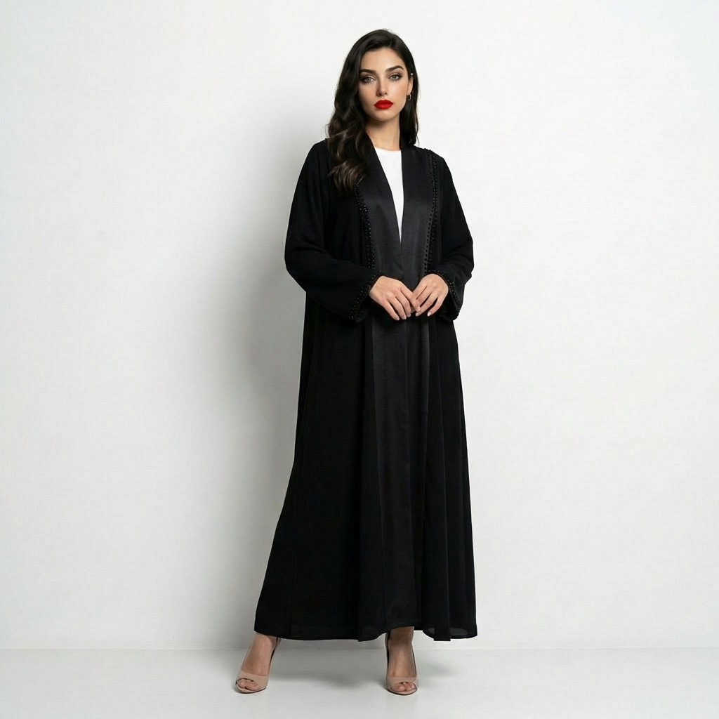  عباية باللون الأسود كريب مع تداخل تفته مزينة بشك راقٍ موديل لف 