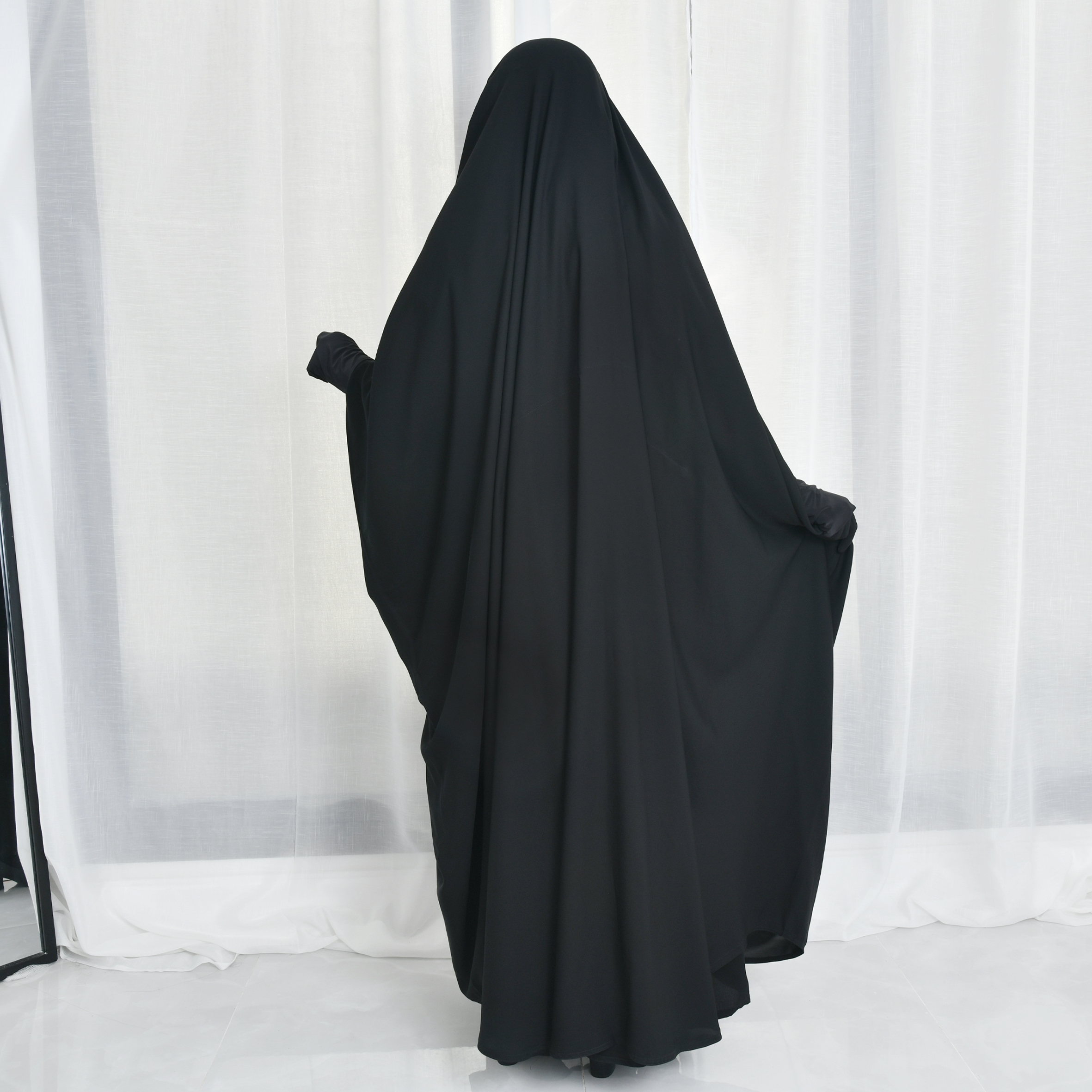  عباية راس سديري مغلقة بطقطق بأكمام ضيقة ستريش 