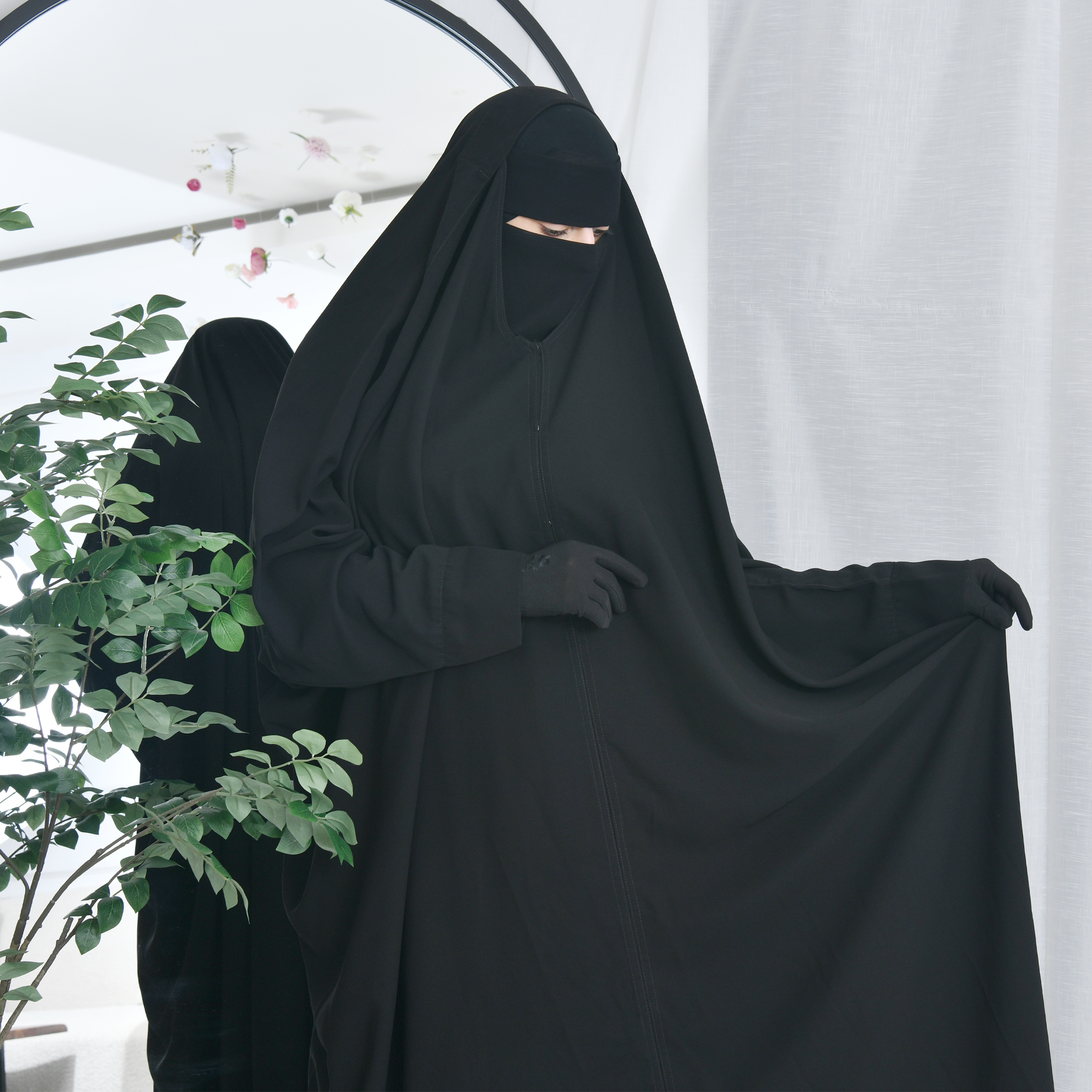  عباية راس بقصة ربع بشت بكم ضيق مغلقة بطقطق 