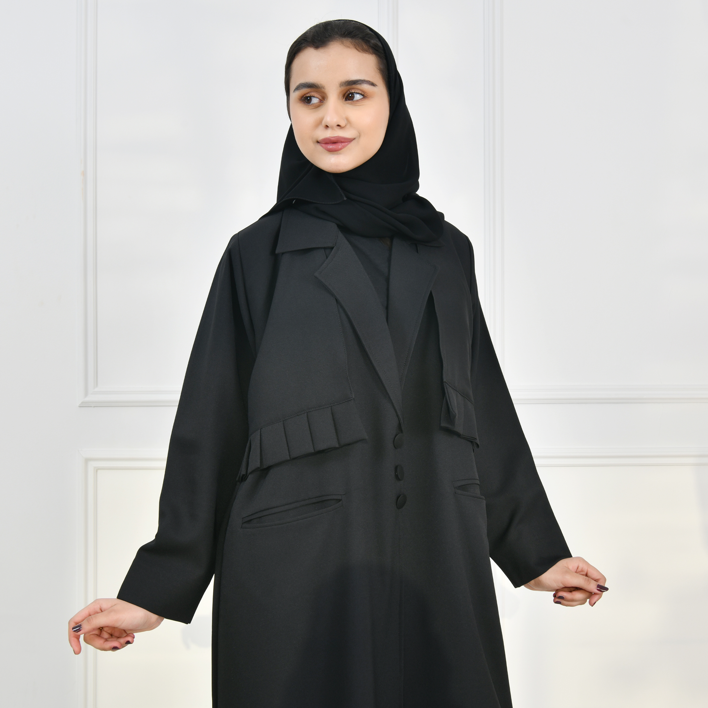 عباية بناتية بليزر تغلق بأزرار تصميم عملي انيق  