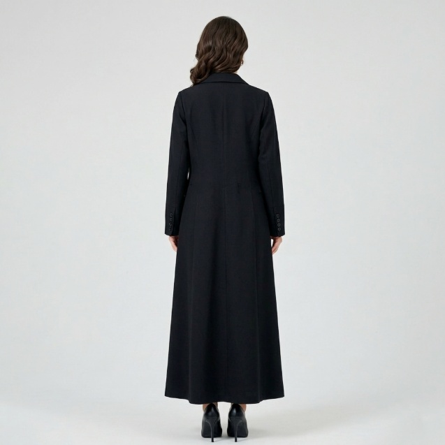  بليزر اسود بقصّة مستقيمة وياقة كلاسيكية – تصميم Minimal Luxury 