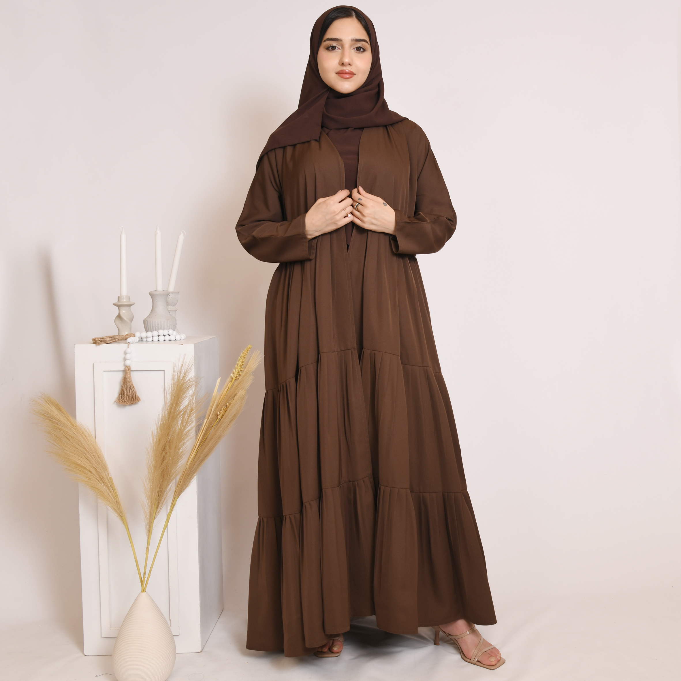  عباية ربع كلوش باللون البني بكسرات  