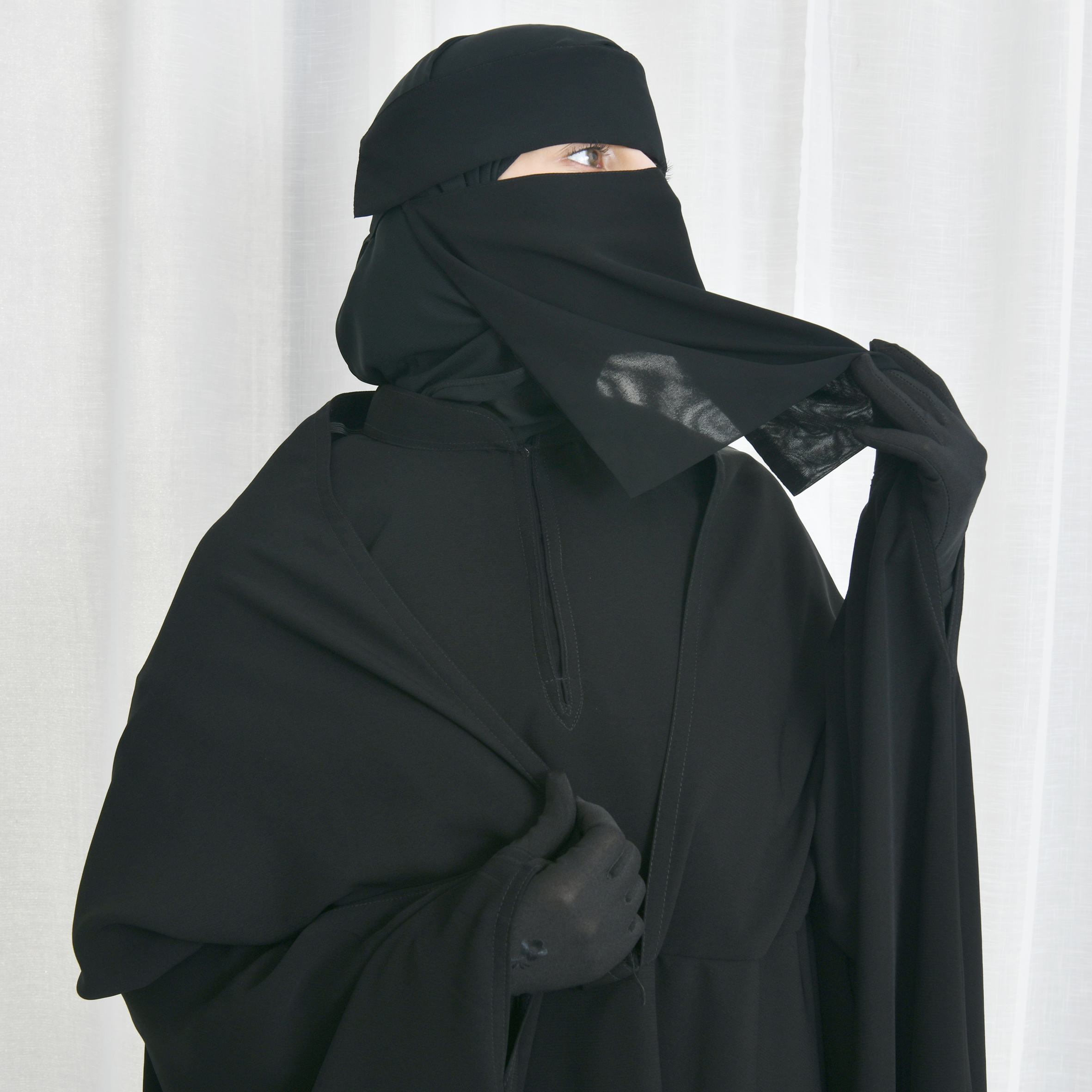  عباية راس موديل سديري طقطق بقصة فراشة واكمام بفتحة اصبع 