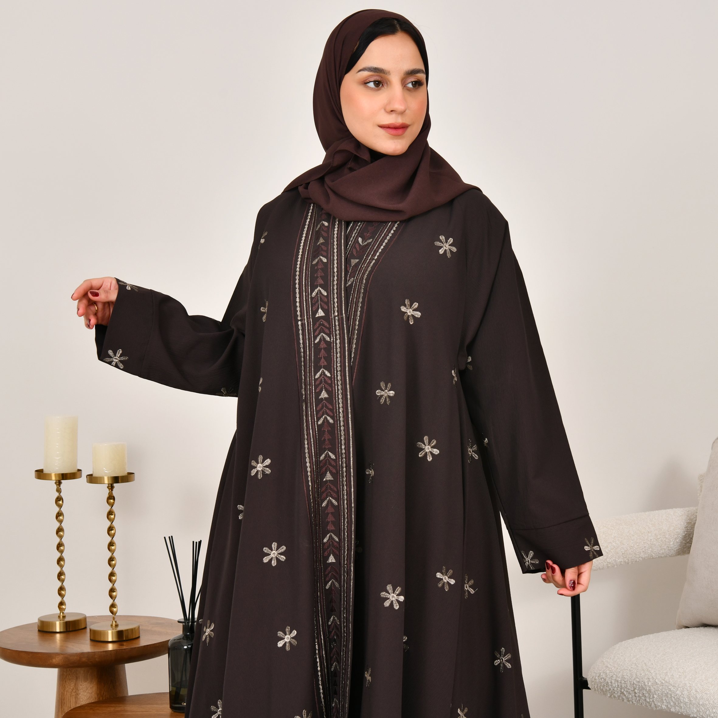  عباية لف كلوش باللون البني بتطريز انيق  