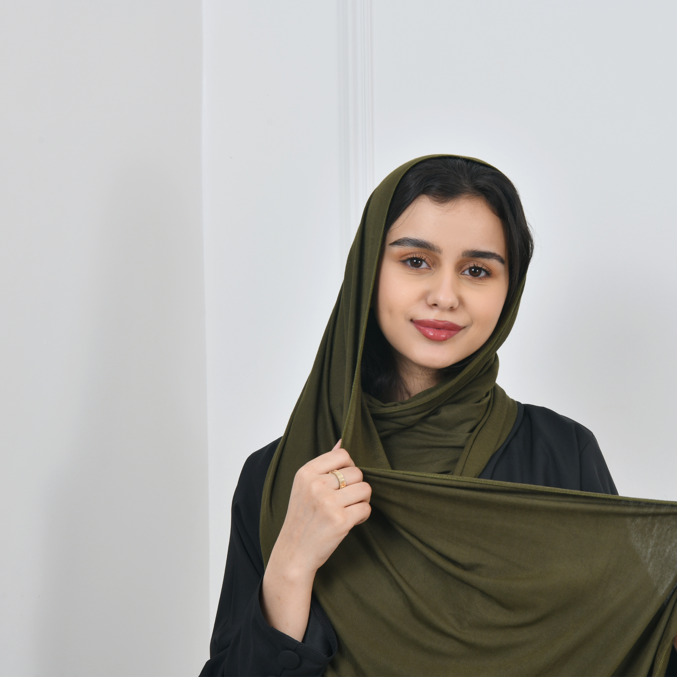  طرحه قطن باللون الأخضر الزيتيي   
