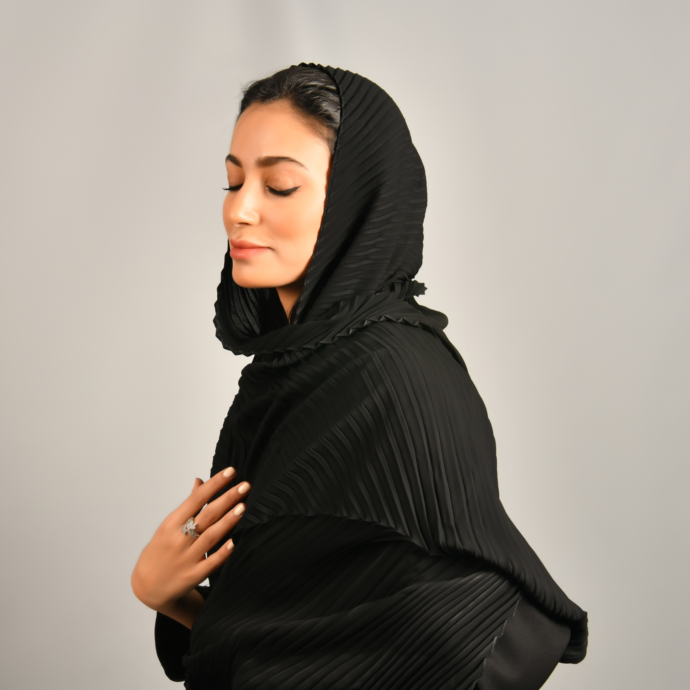  طرحه حرير سوداء بكسرات سهميه  