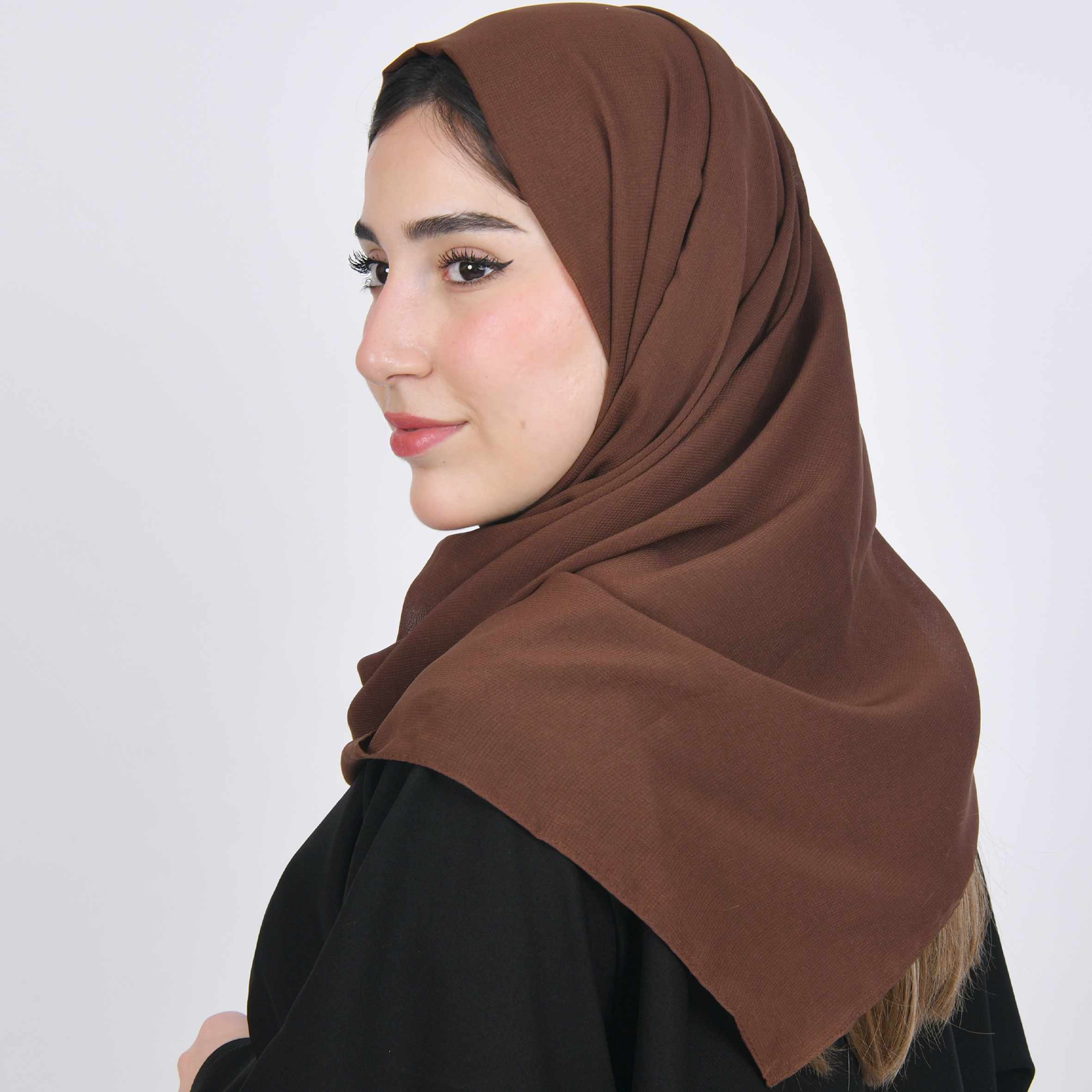 طرحه حرير بلون بني عسلي   