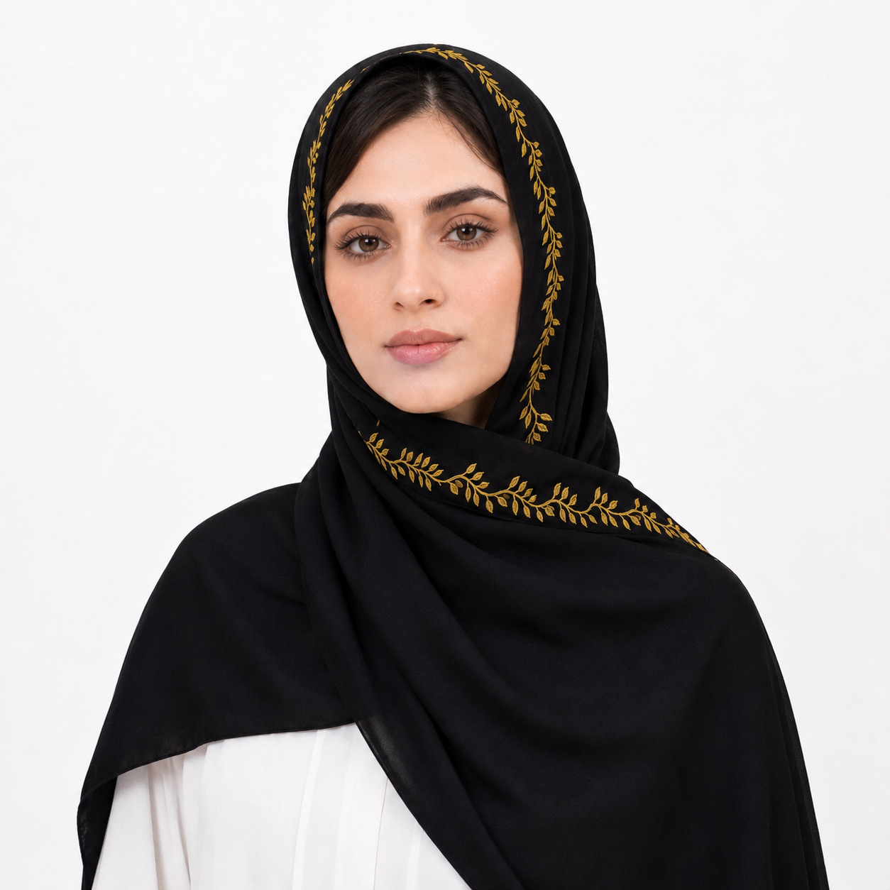  طرحة باللون الاسود مزينة بتطريز ذهبي 