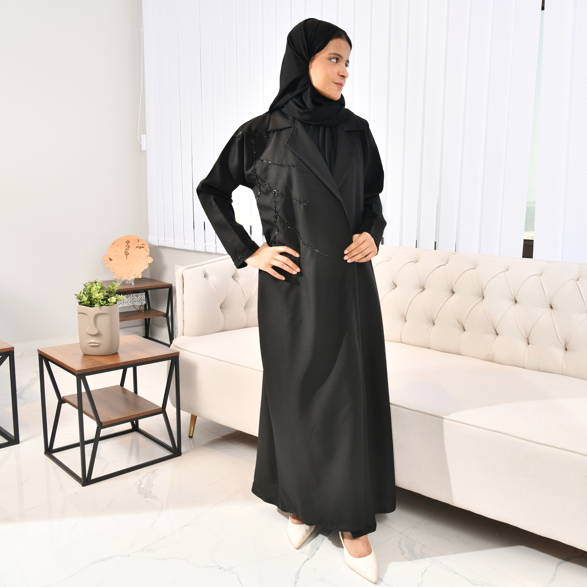  عباية بناتية لف موديل بليزر مزينة بشك ناعم  
