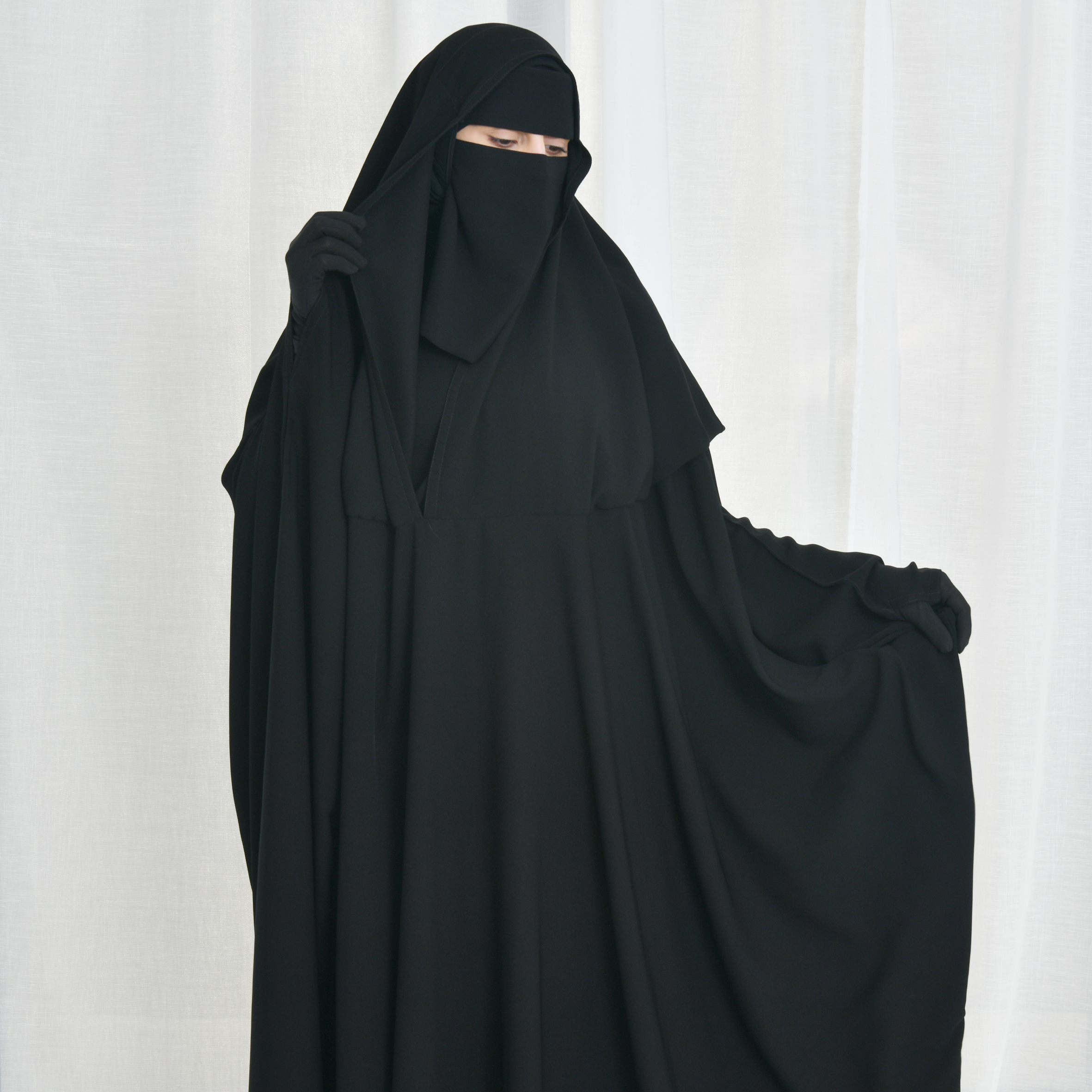  عباية راس موديل سديري طقطق بقصة فراشة واكمام بفتحة اصبع 