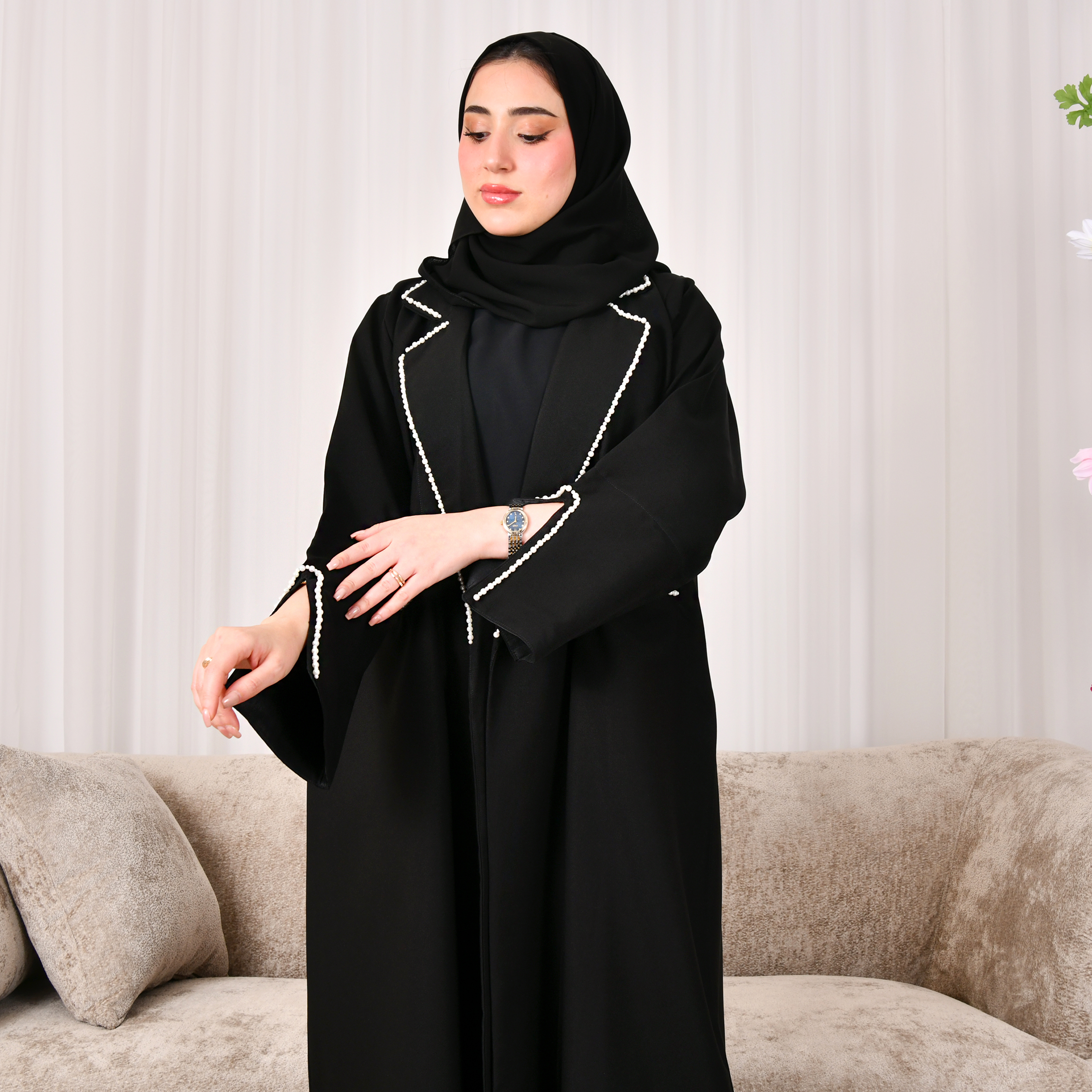  عباية تصميم بليزر بكم مفتوح وجيوب امامية مزينة باللؤلؤ 