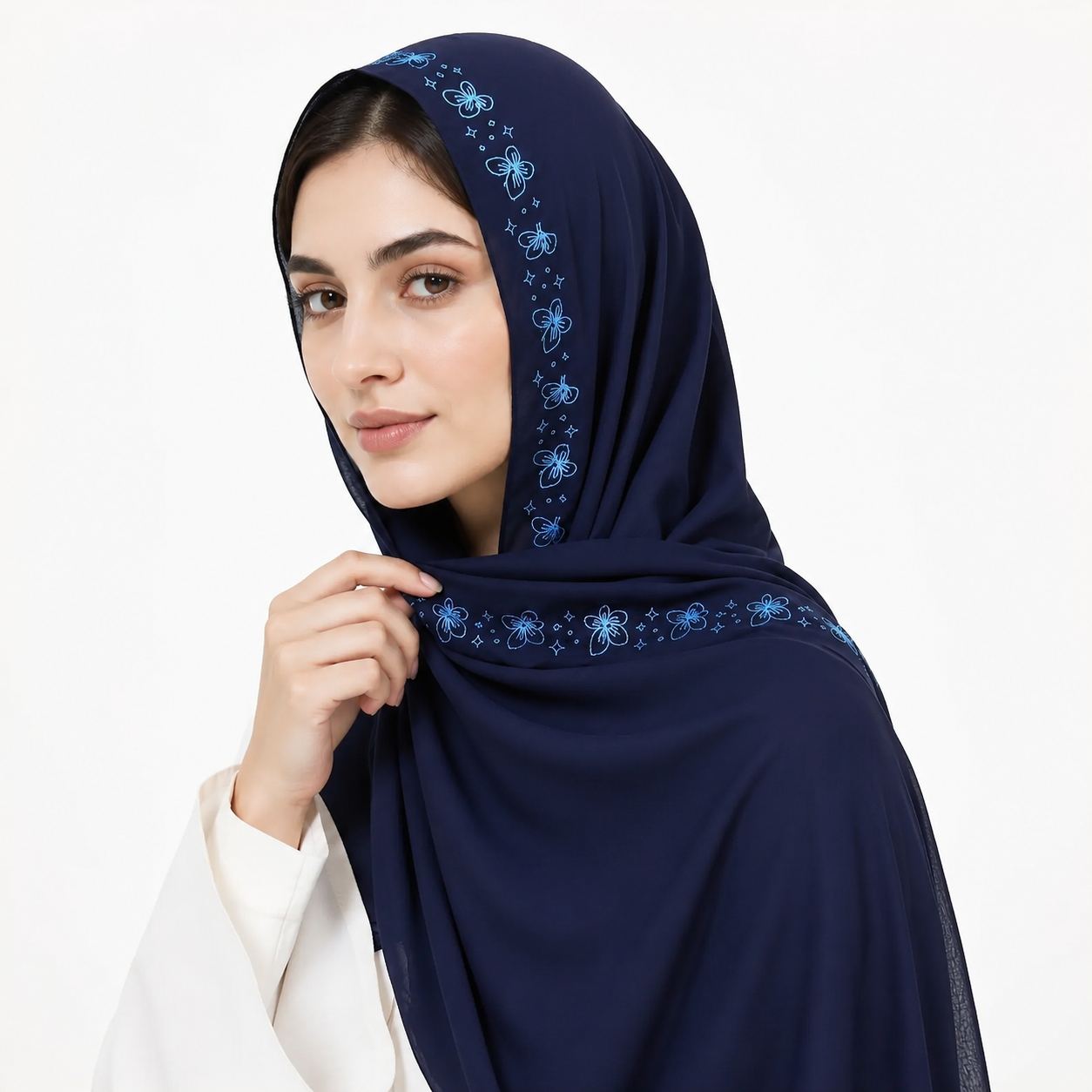  طرحة باللون الكحلي بتطريز زهور وفراشات 