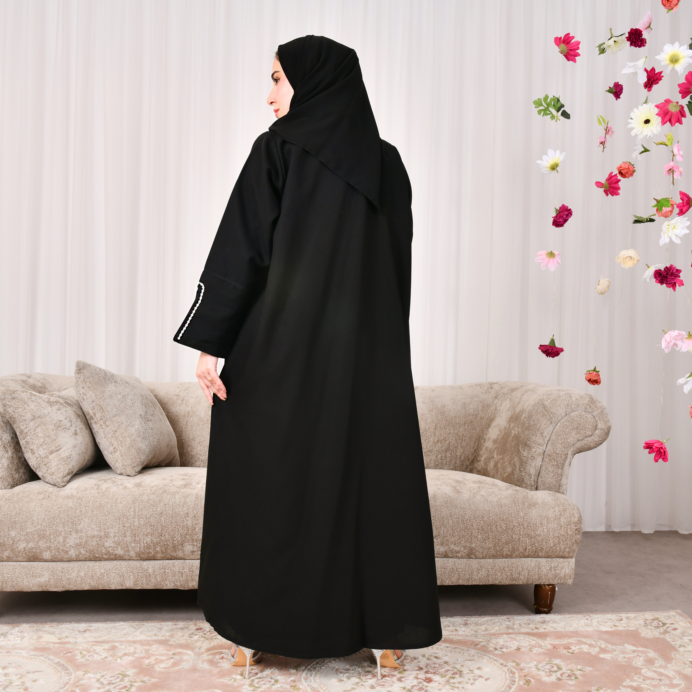  عباية تصميم بليزر بكم مفتوح وجيوب امامية مزينة باللؤلؤ 