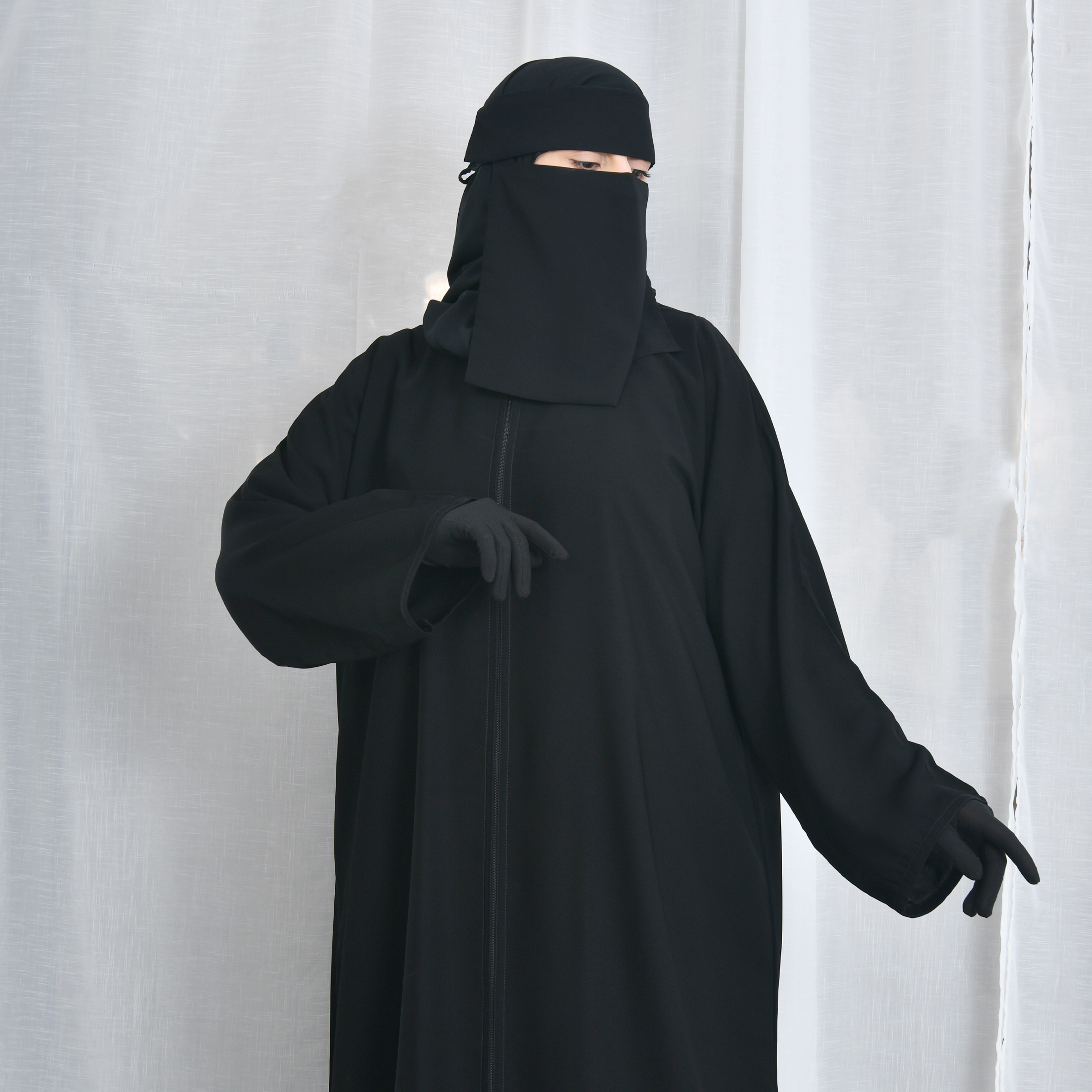  عباية كتف سوداء سادة بسحاب اغلاق 