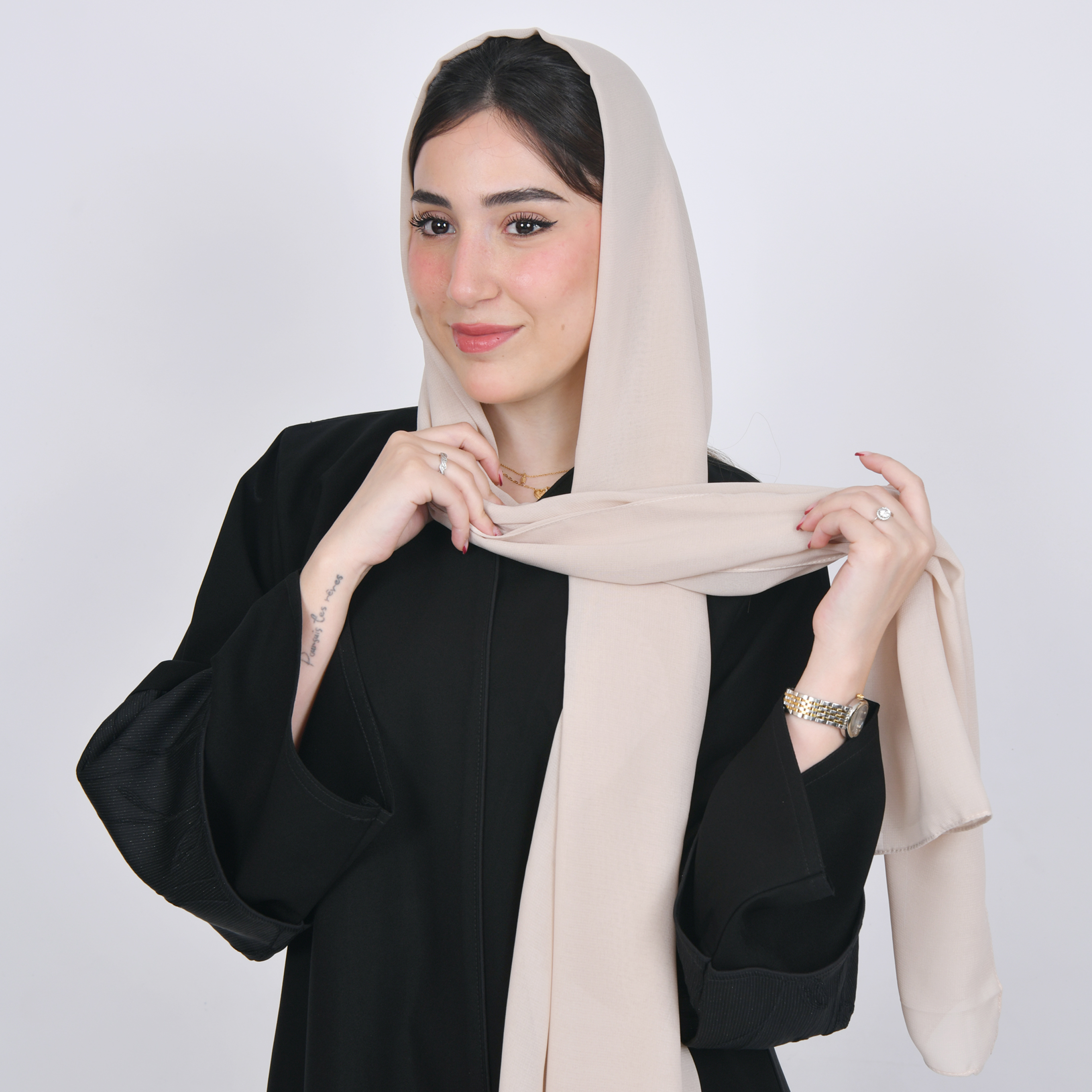  طرحه حرير بلون  كريمي  