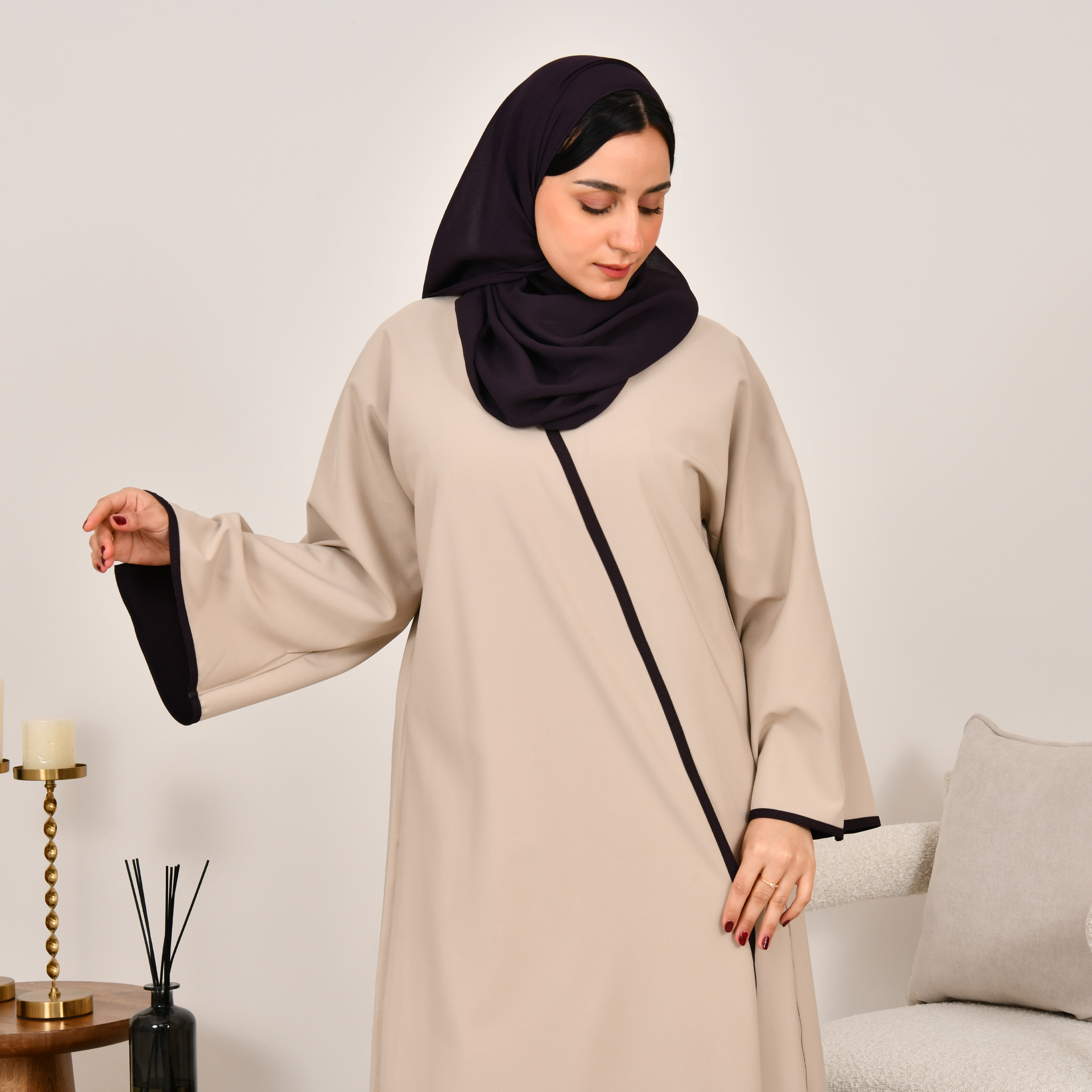  عباية لف دبل فيس باللون البيج والبني الداكن  
