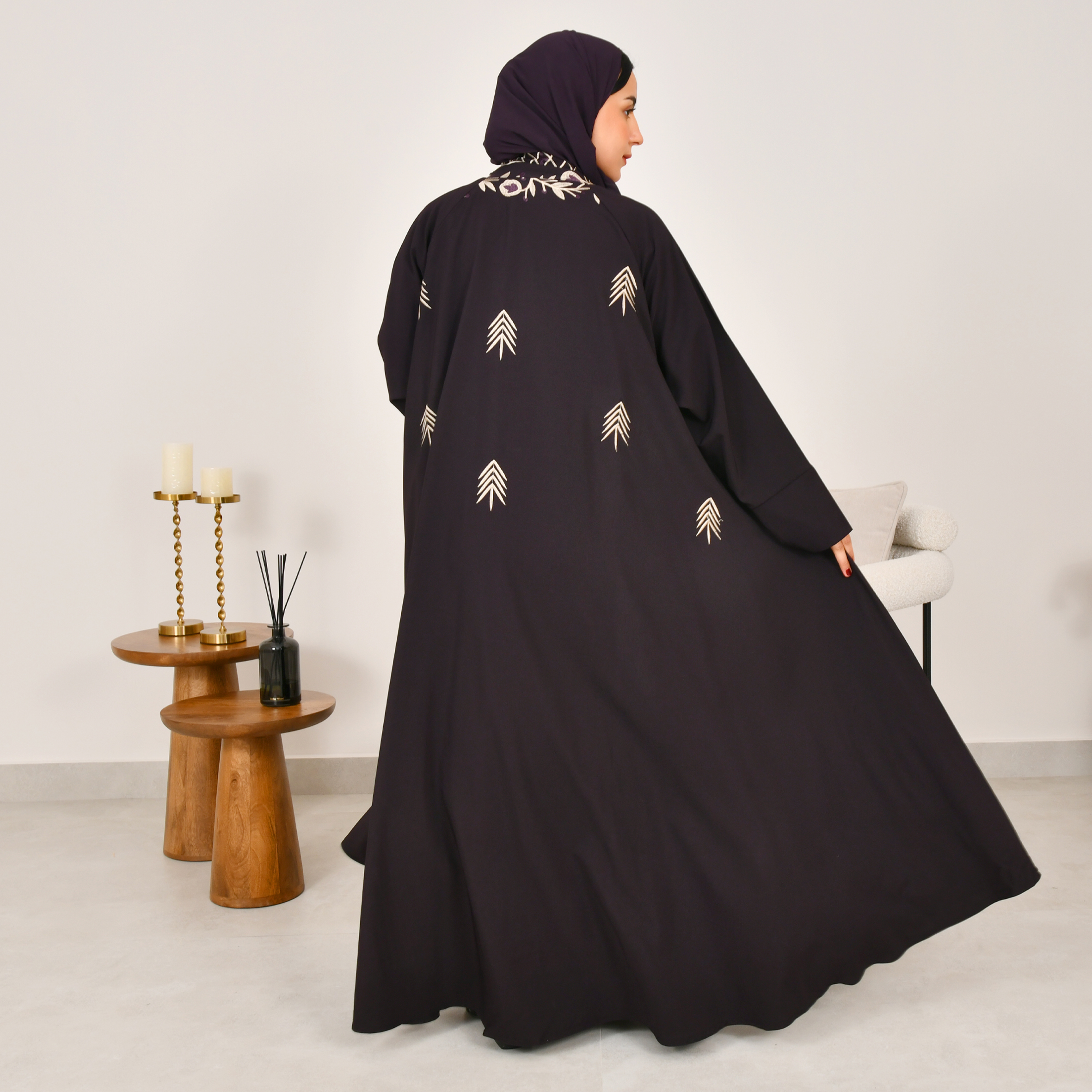  عباية لف كلوش بقماش صيفي مزينة بتطريز 