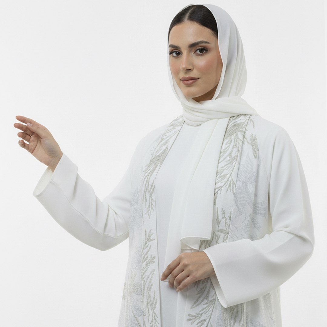  عباية باللون الأبيض موديل كلوش بتطريز راقٍ 