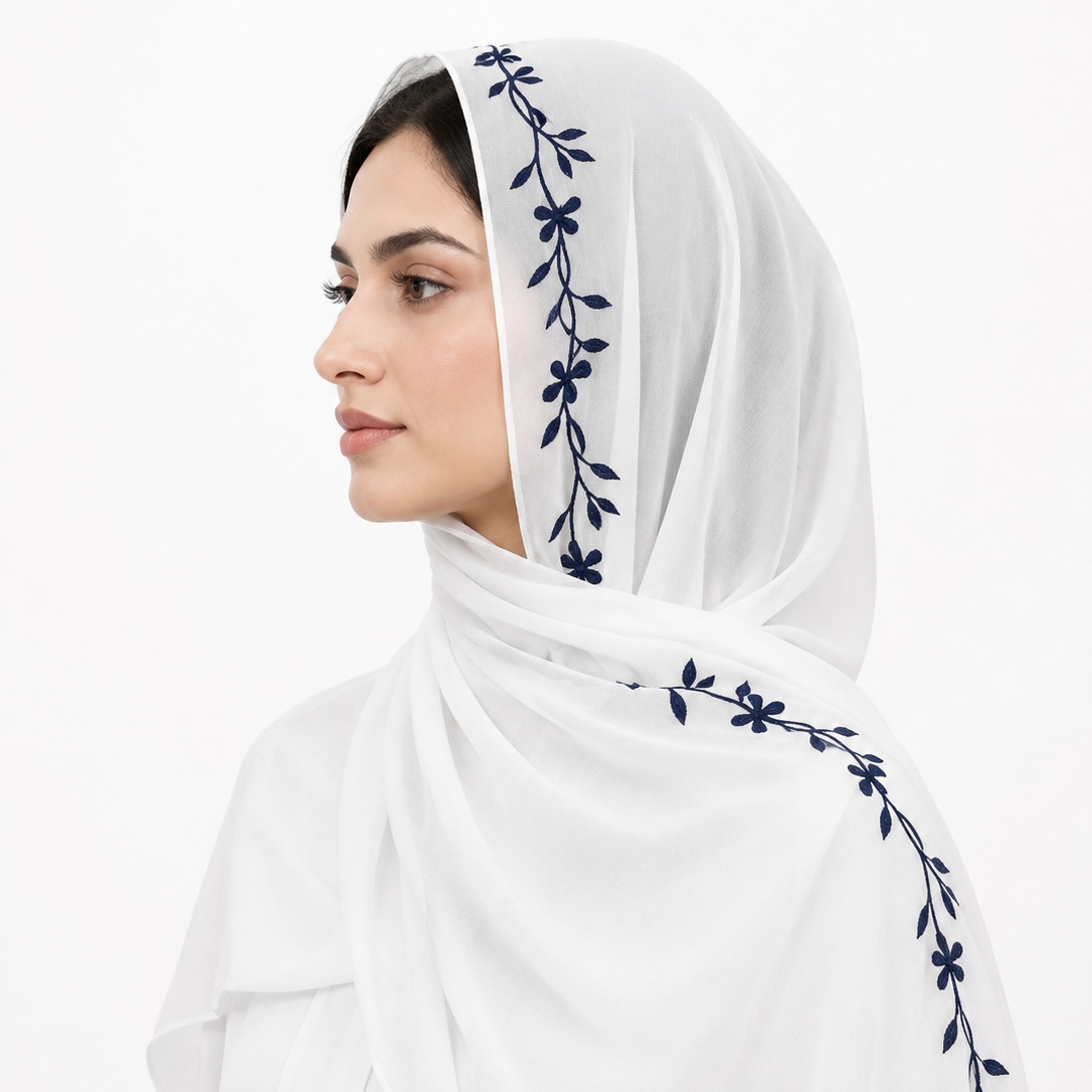  طرحة باللون الابيض مزينة بتطريز كحلي 
