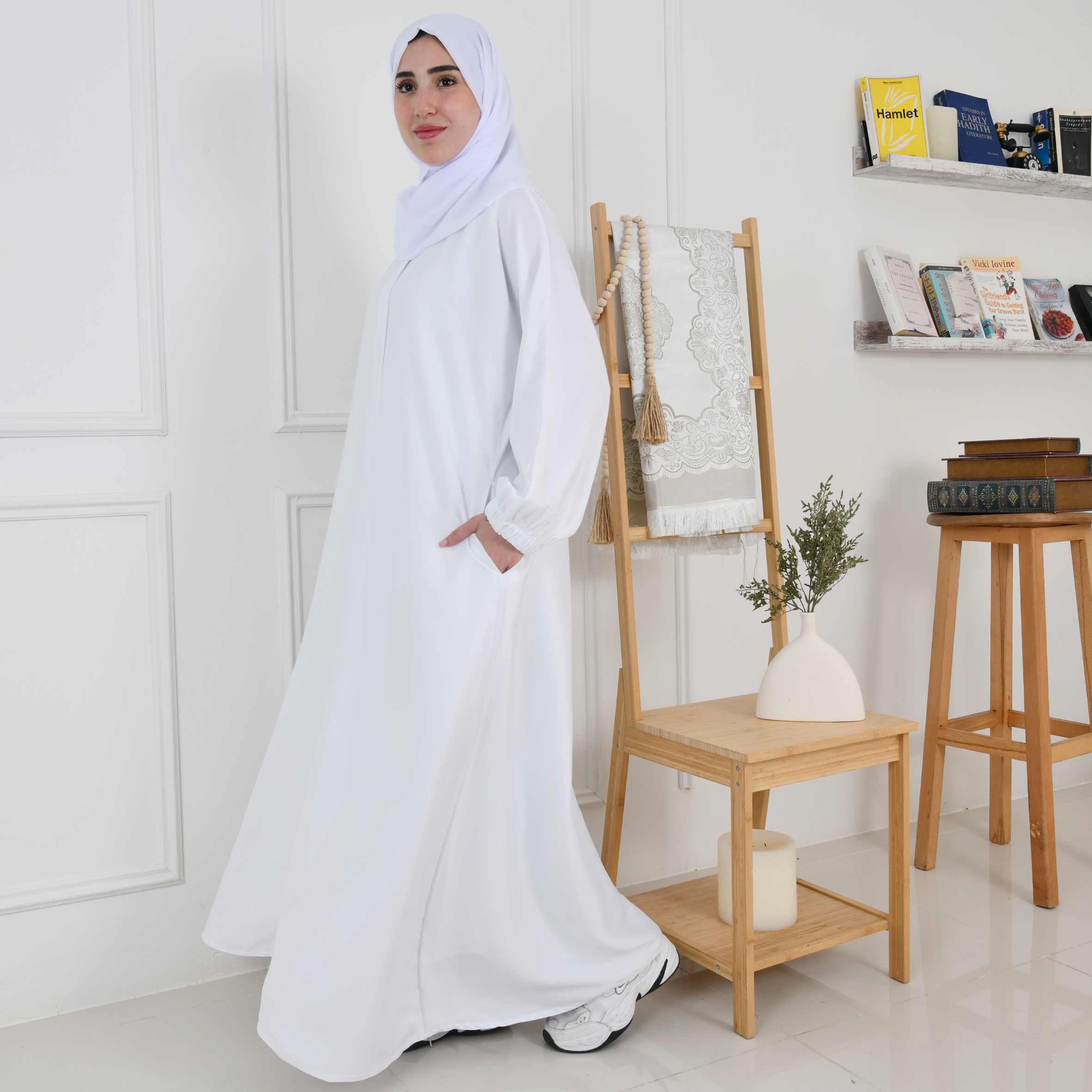  عباية الحج والعمرة كتف  ربع كلوش بكم مزموم وسحاب اغلاق وجيوب مخفية مع بدلة طقم  