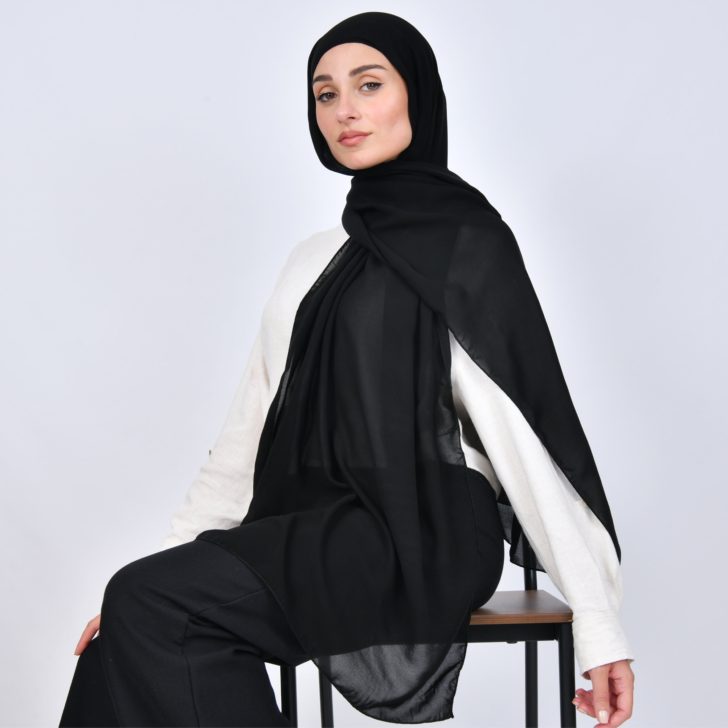  طرحة حرير بقبعة قطنية متصلة - سوداء 