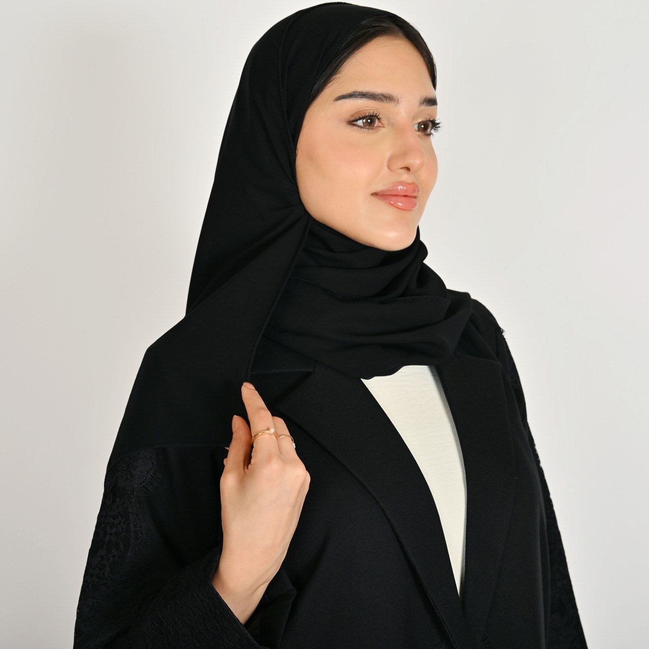  بليزر اسود بجيوب امامية مزينة بالدانتيل الراقي 