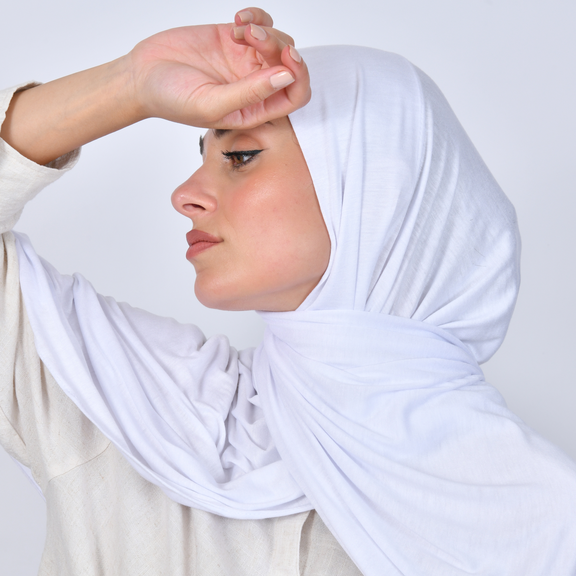  طرحة قطن ناعم بخياطة بالمنتصف - ابيض 