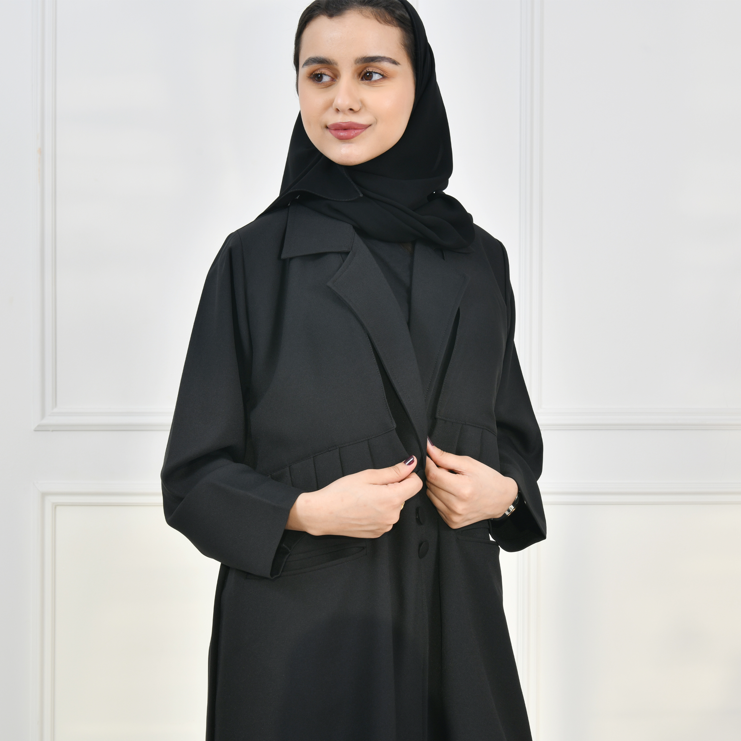  عباية بناتية بليزر تغلق بأزرار تصميم عملي انيق  