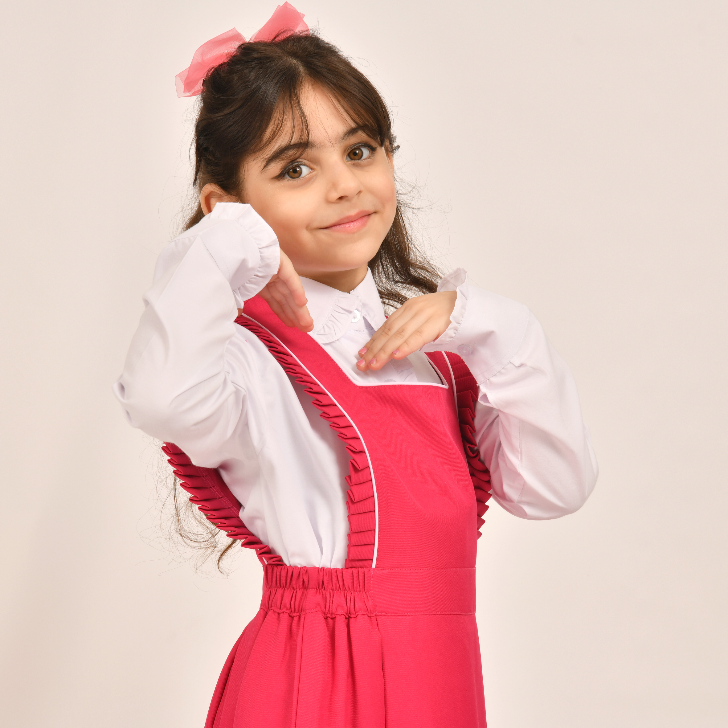  مريول فوشي بكشكش مع تحديد ابيض  