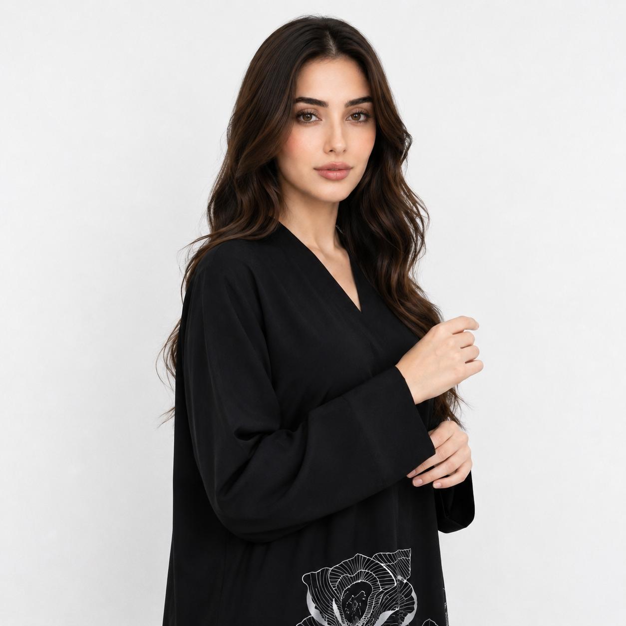  عباية لف نسائية بطبعة ورود سفلية 