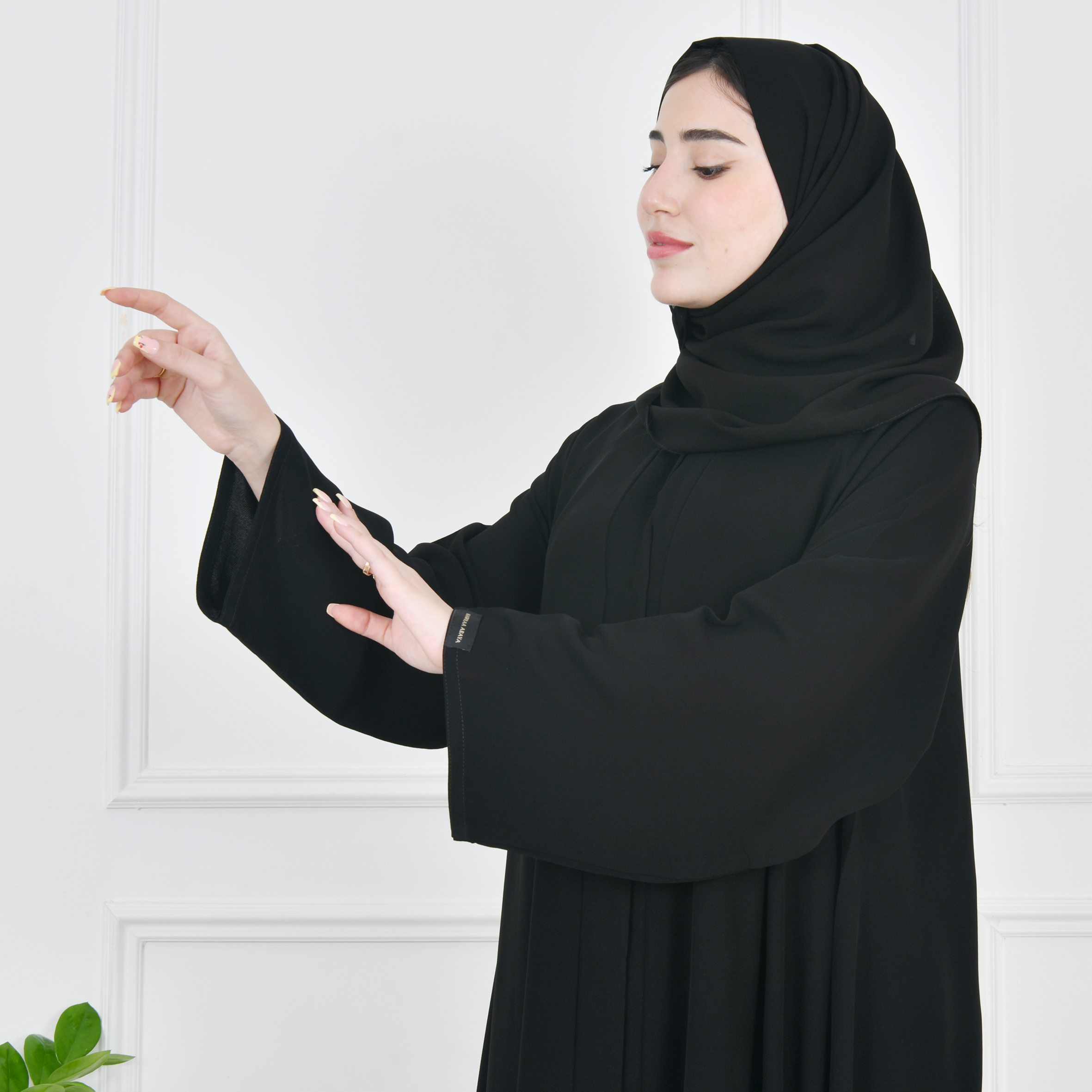  عباية سوداء كلوش مغلقة بطقطق  