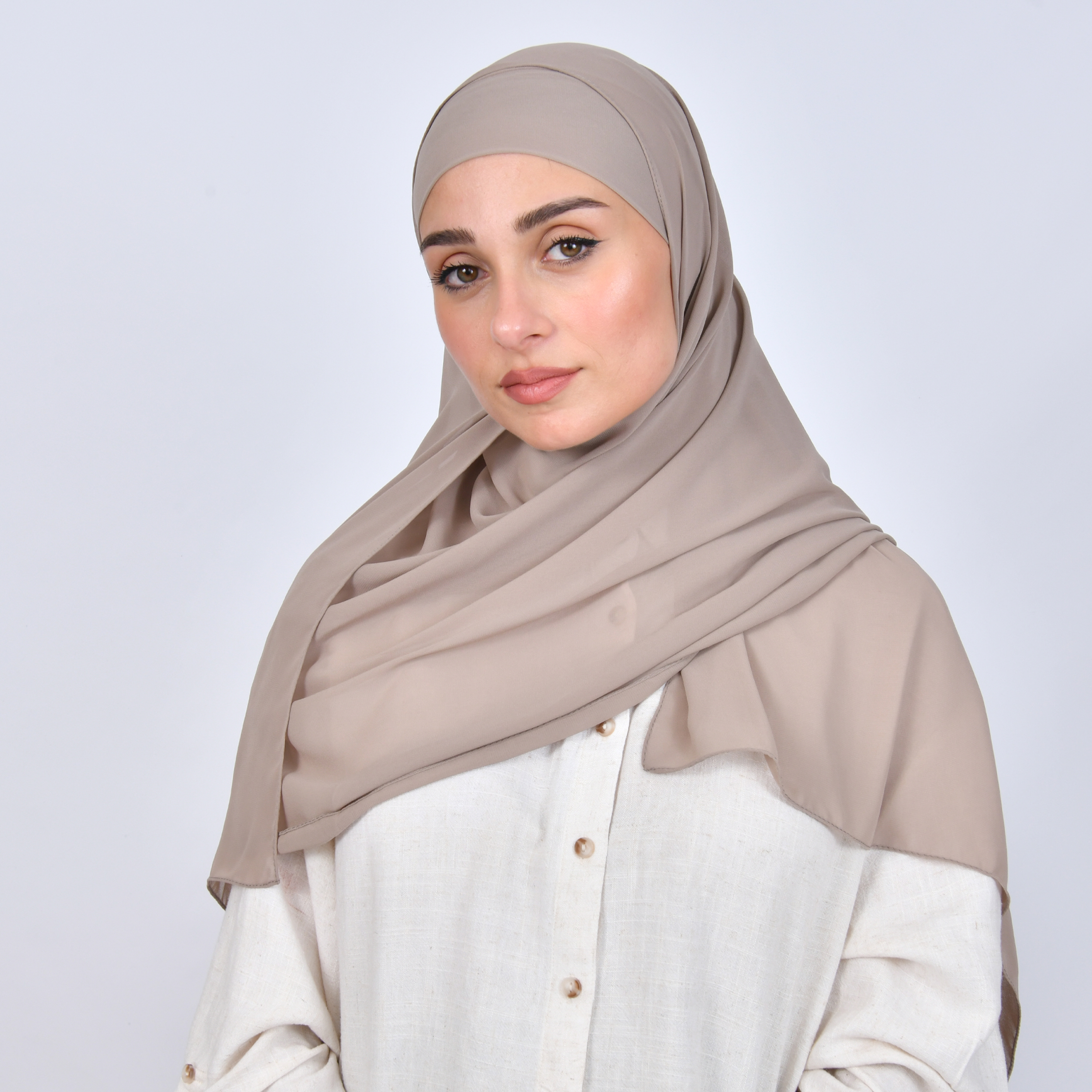  طرحة شيفون بربطة اغلاق - بيج 