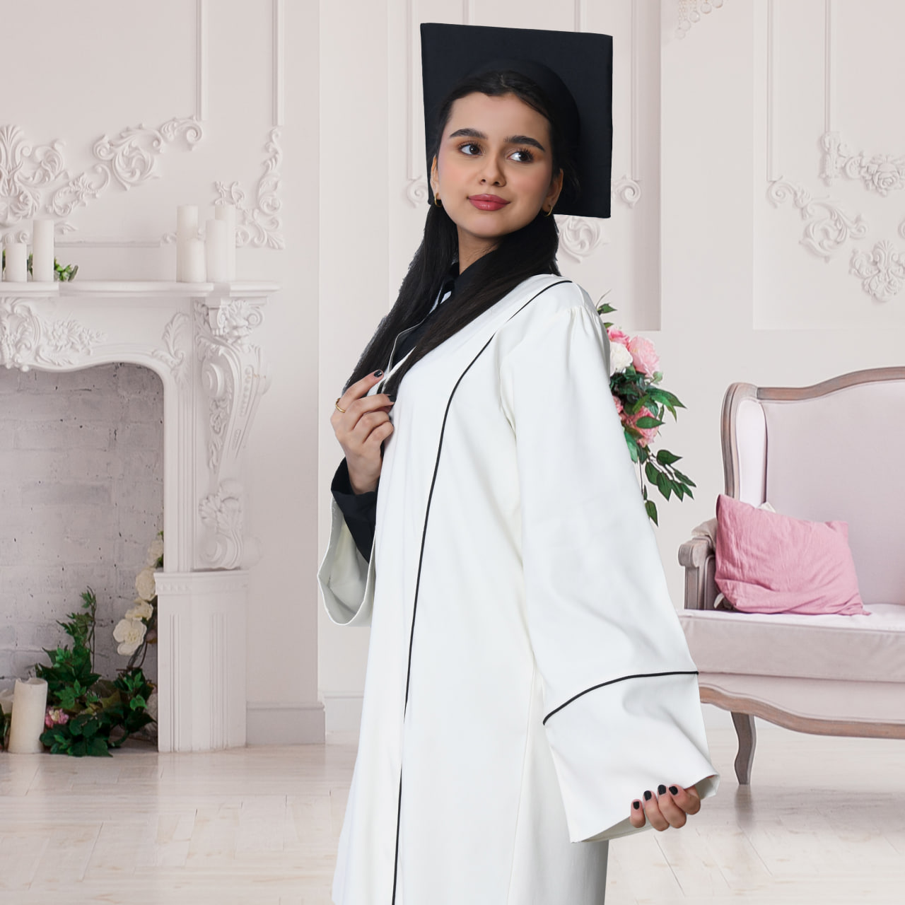  زي تخرج عباية اوف وايت مع وشاح وكاب اسود سادة  