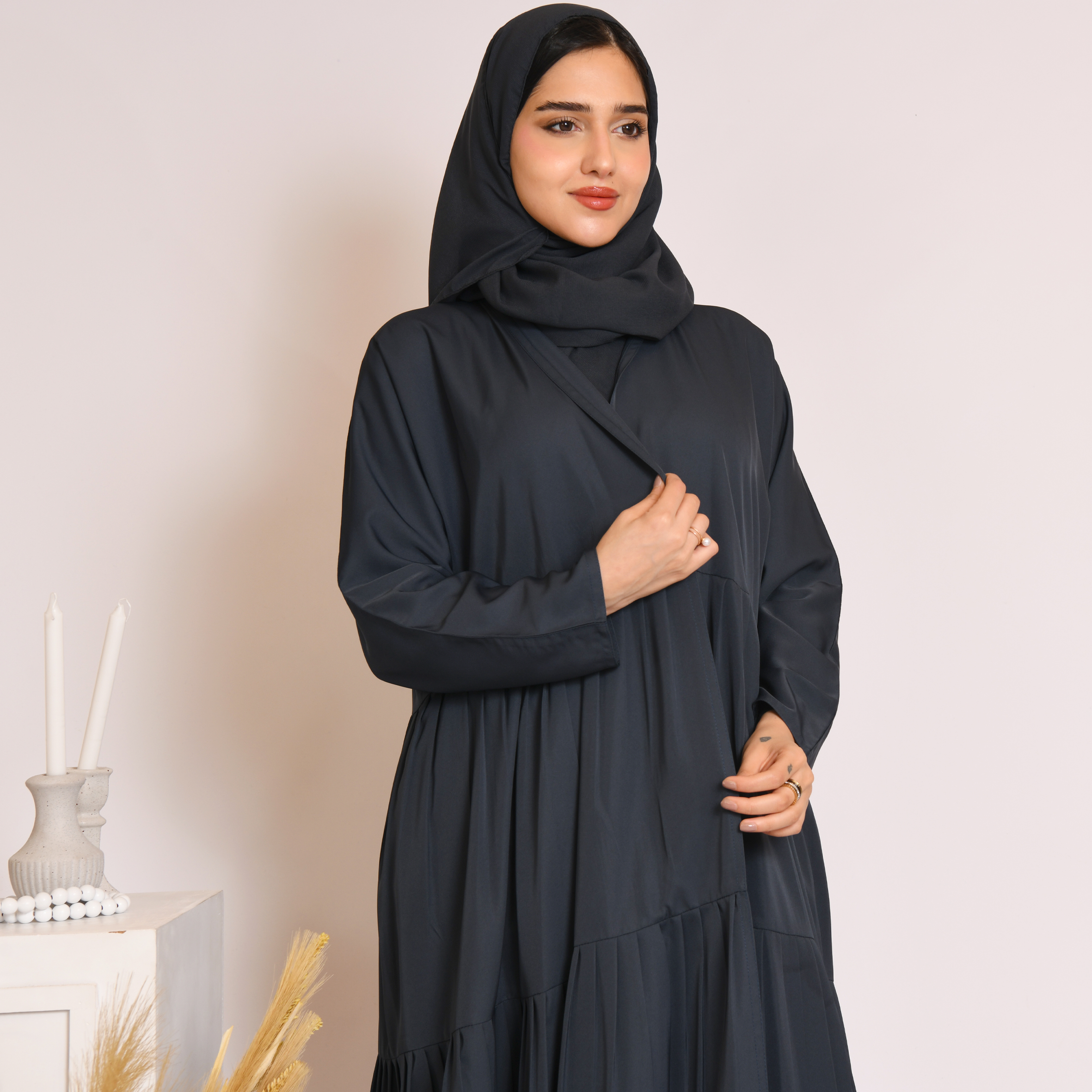  عباية ربع كلوش باللون الكحلي بكسرات 