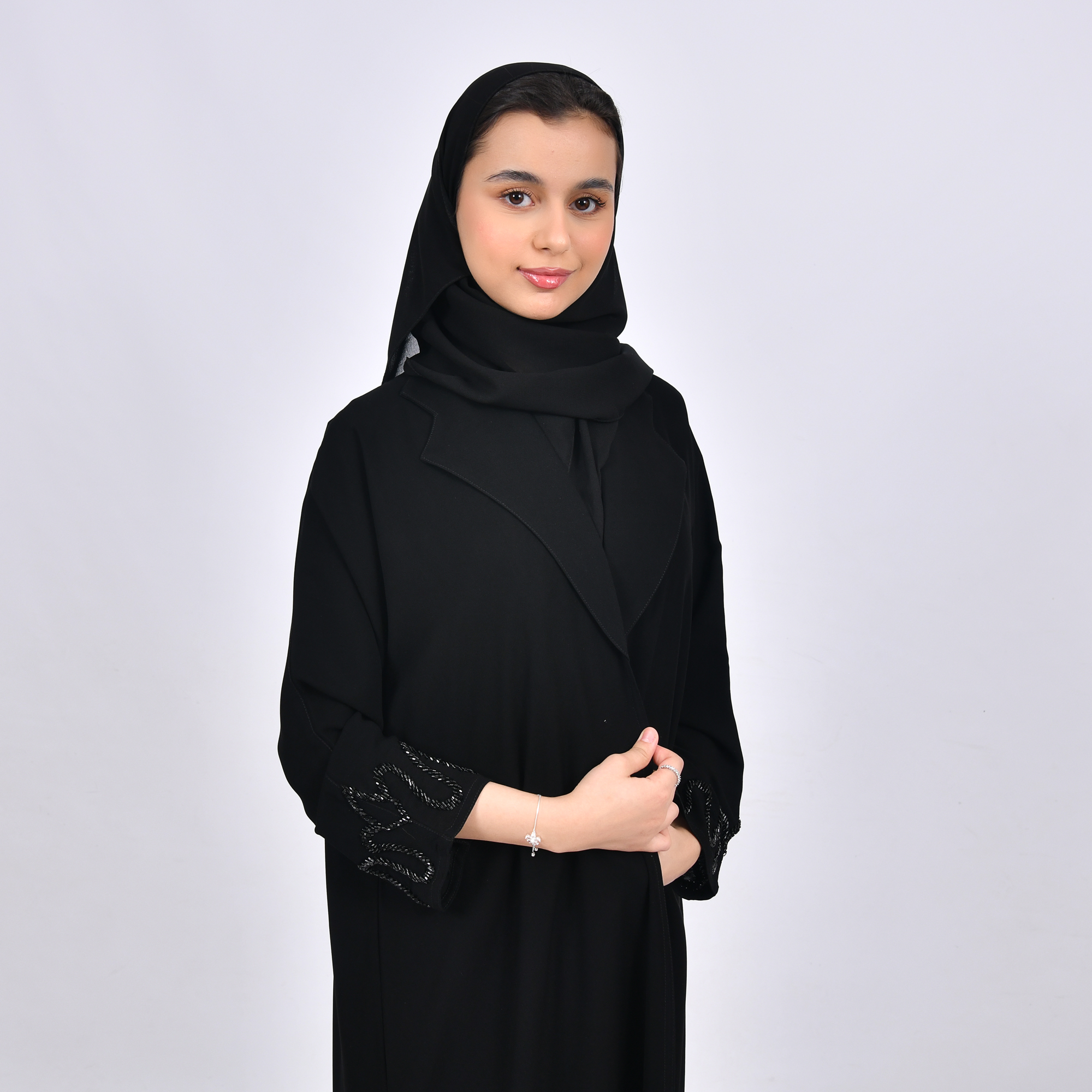  عبايته بناتيه بياقة  رسميه و شك بالأكمام 