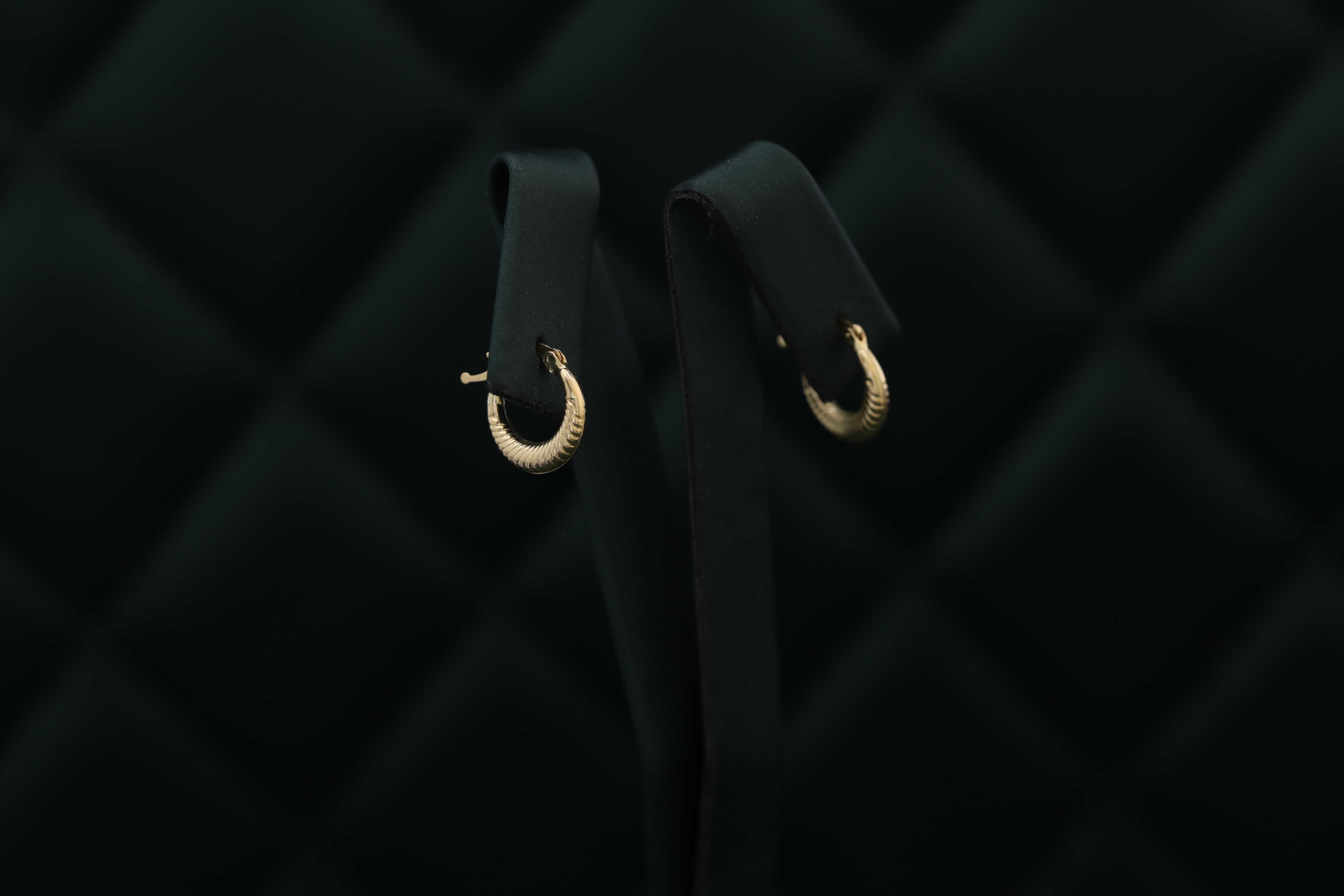 حلق ذهب صافي عيار18 وزن 0.85